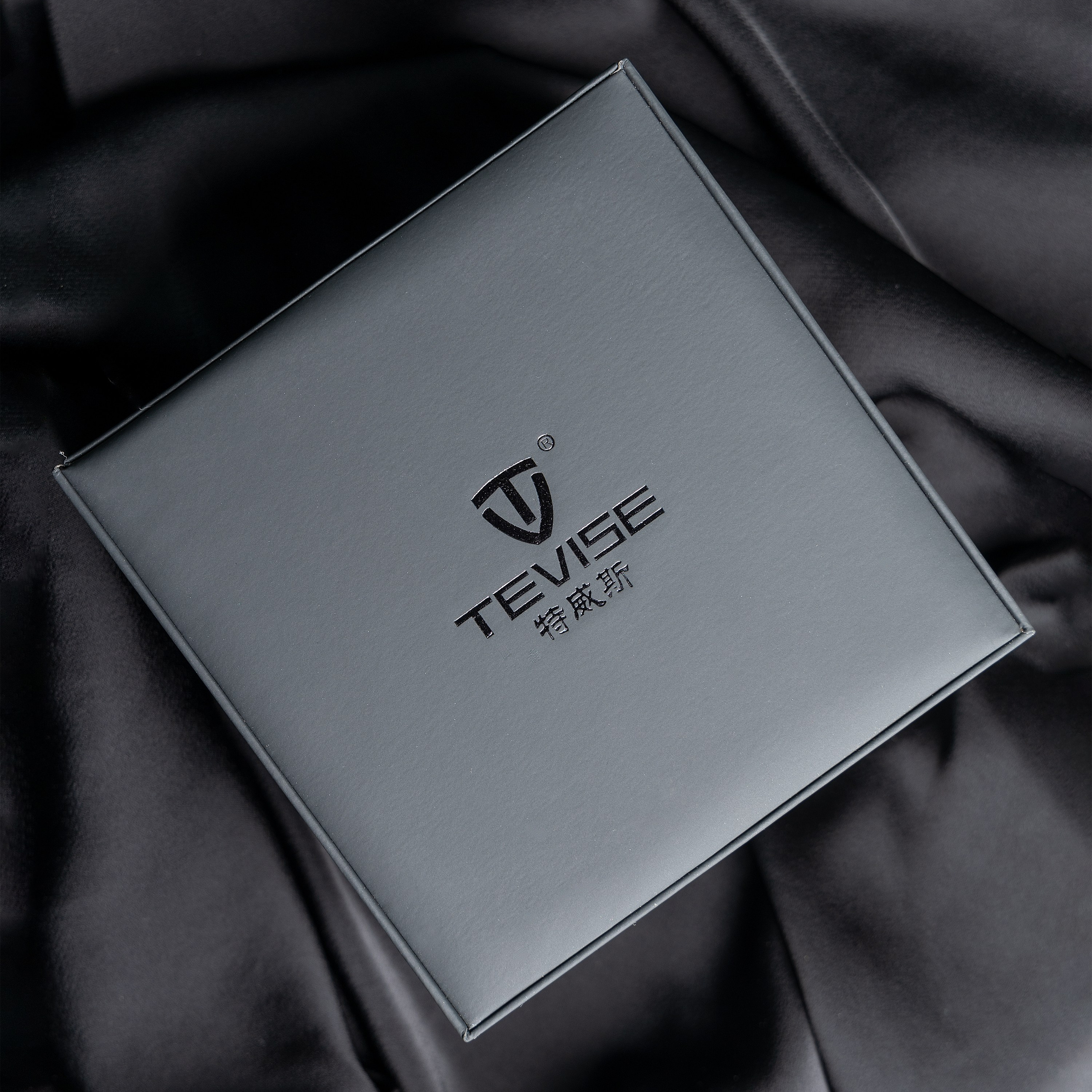 Предметная съемка часов – демонстрирует детали, такие как гравировки и украшения.