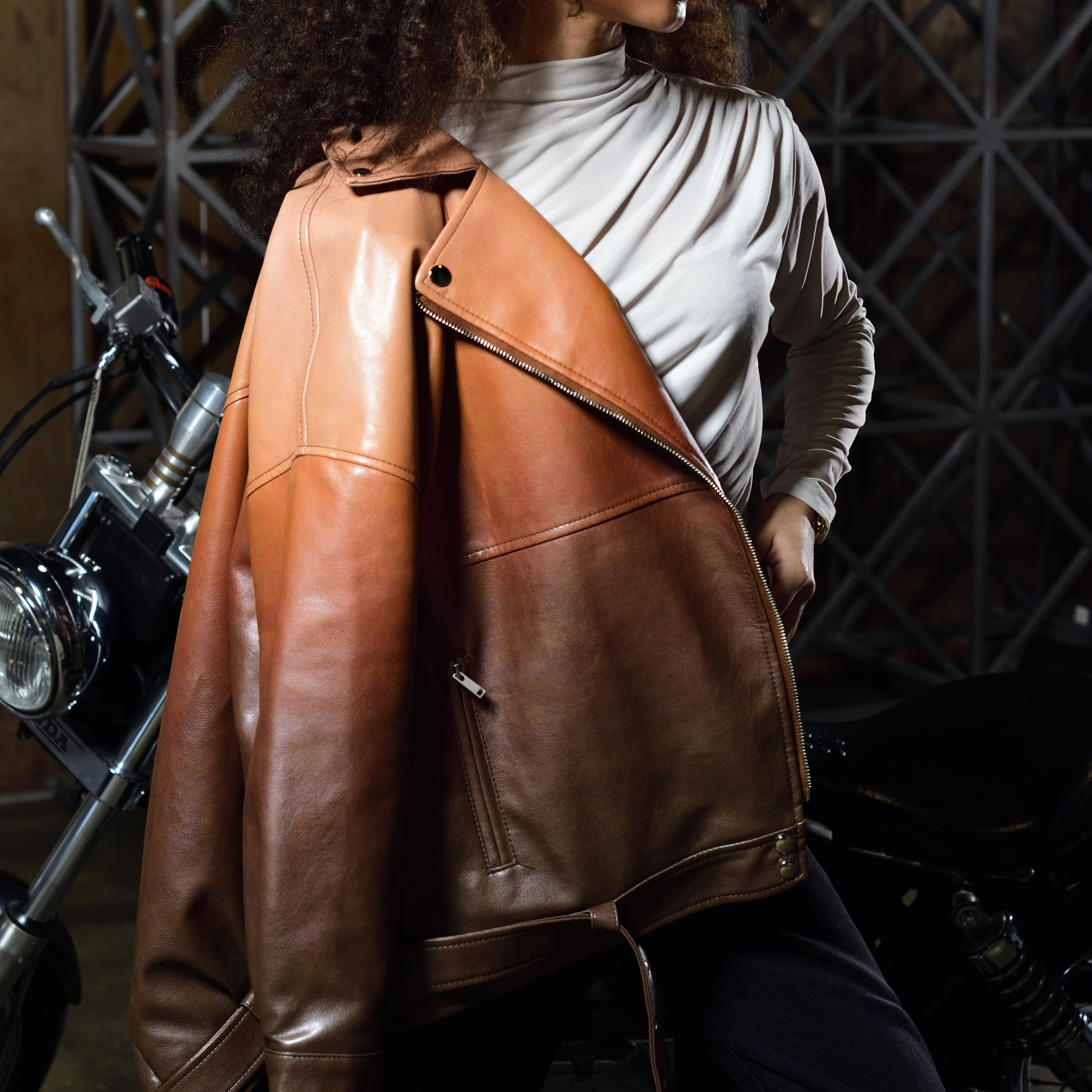 Женская одежда-предметная съемка для маркетплейсов old | Sale Easy