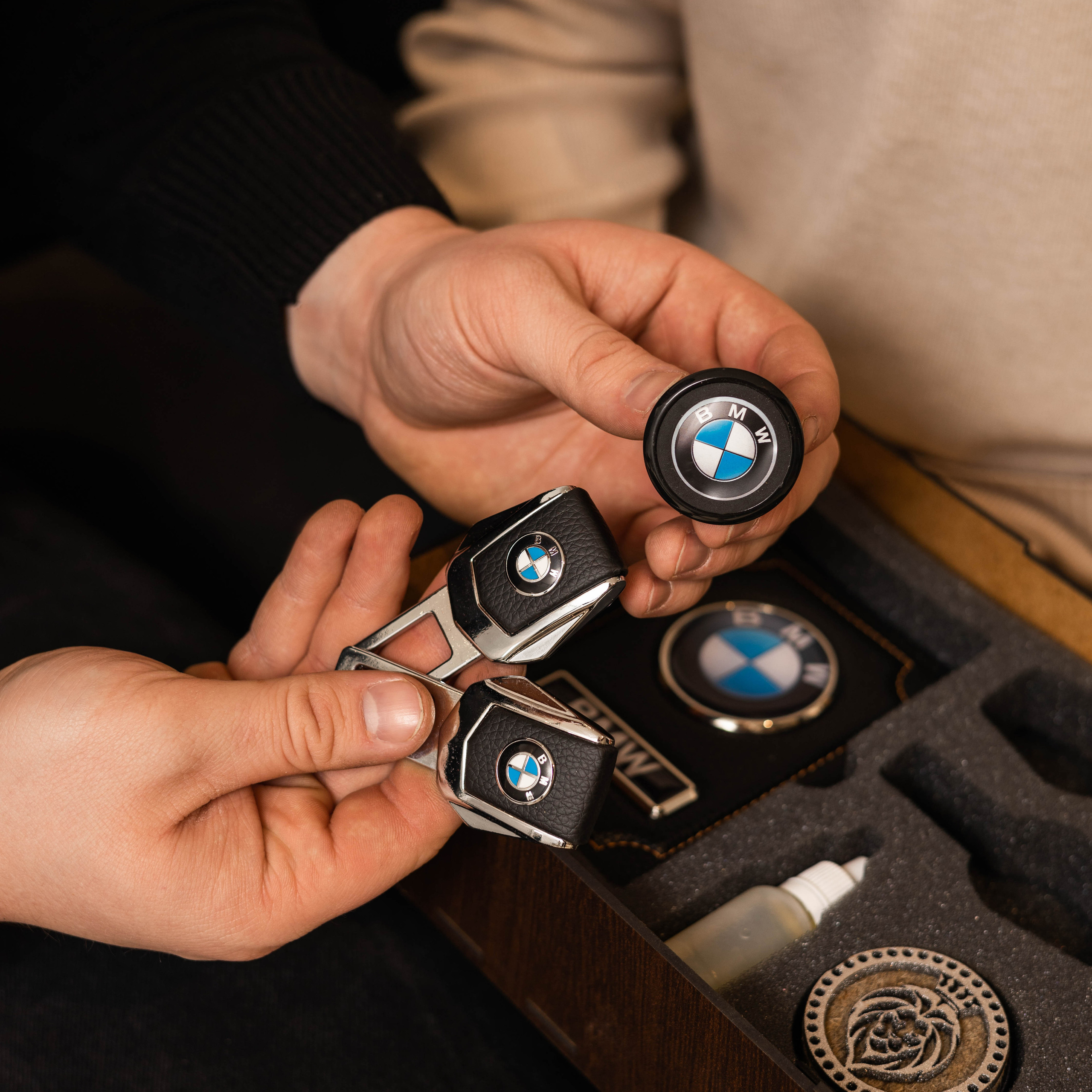 Предметное фото аксессуаров - стильные детали, которые выделяют ваш образ из толпы.