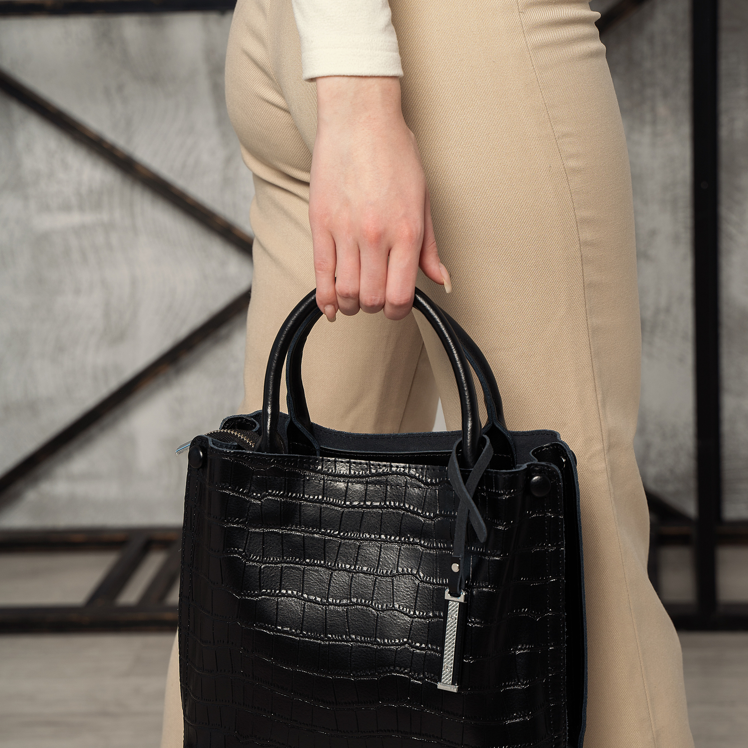 Предметное фото сумок - эффектные и многофункциональные аксессуары.