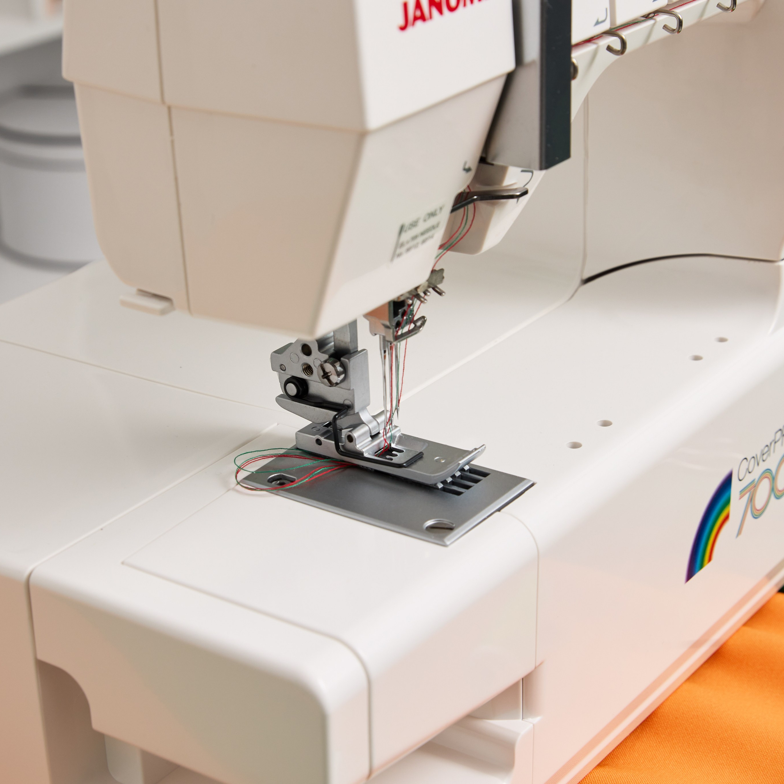 Съемка товаров для дома в естественном освещении для демонстрации их текстуры.