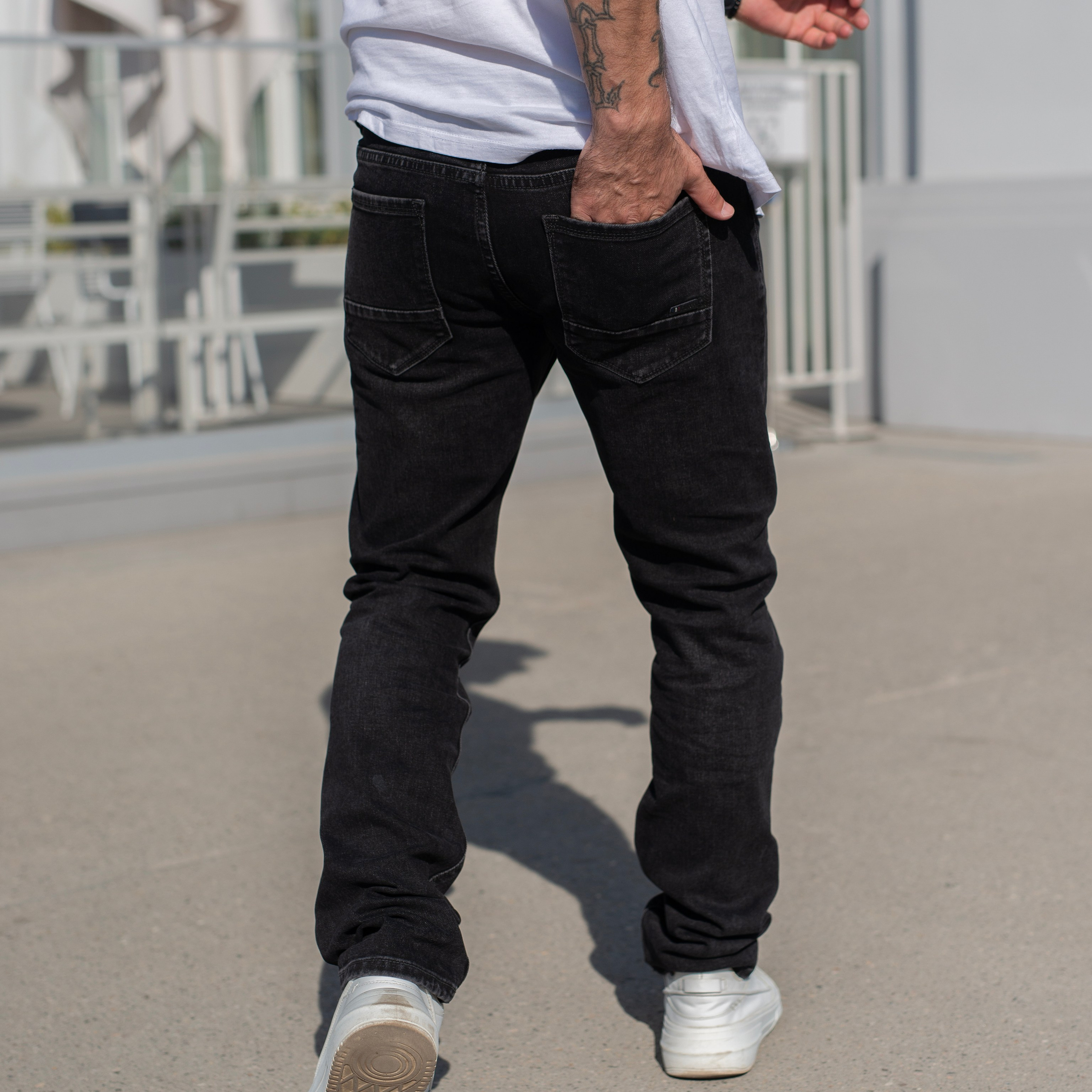 Съемка мужской одежды в динамике для передачи движения и легкости