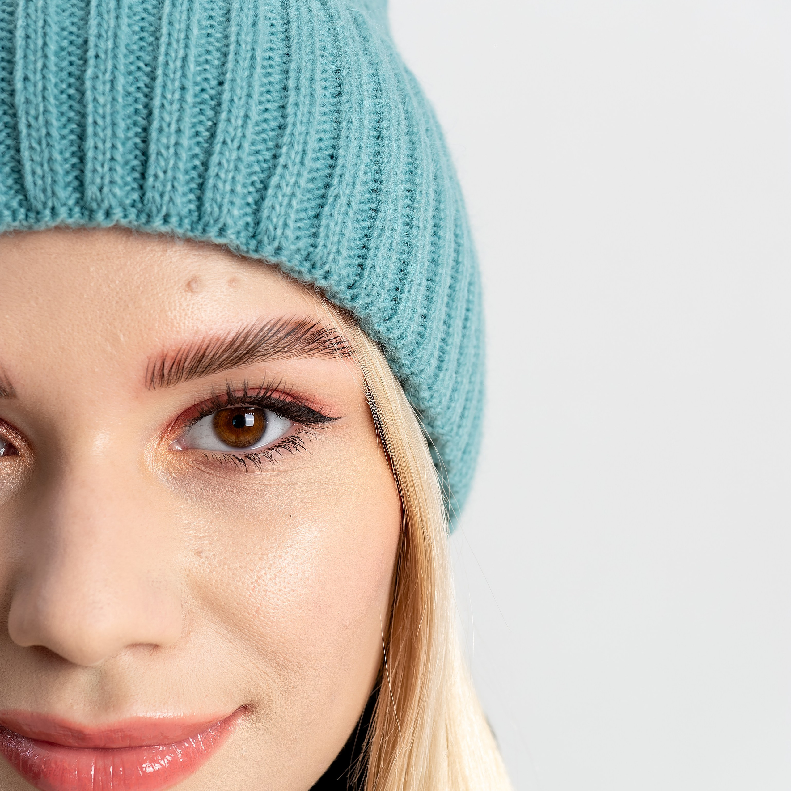 Предметное фото головных уборов - стиль и комфорт в каждом изделии.