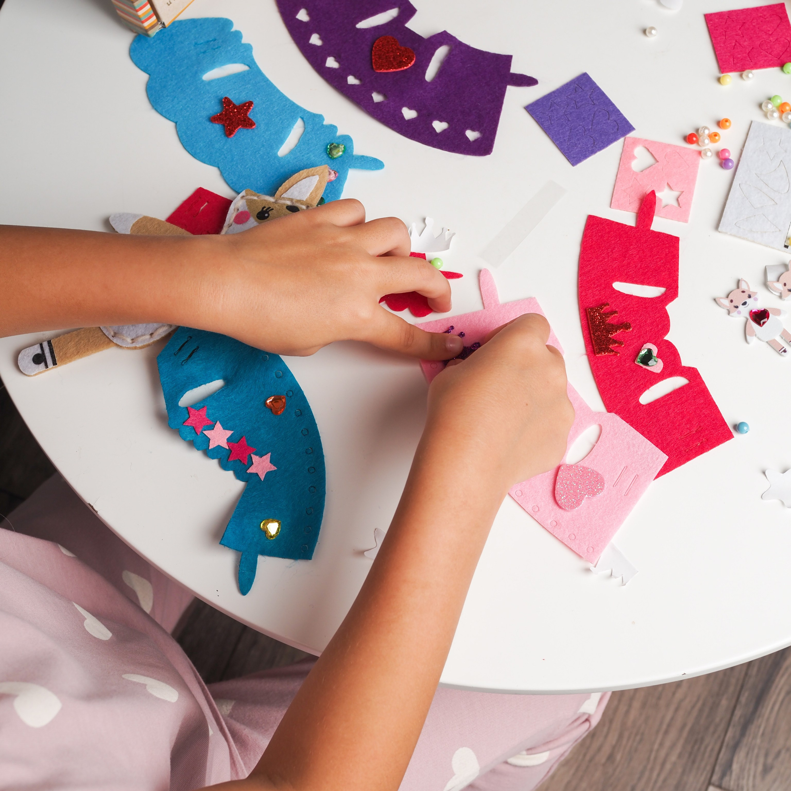 Предметная съемка детских товаров, демонстрирующая инновационные решения для родителей.