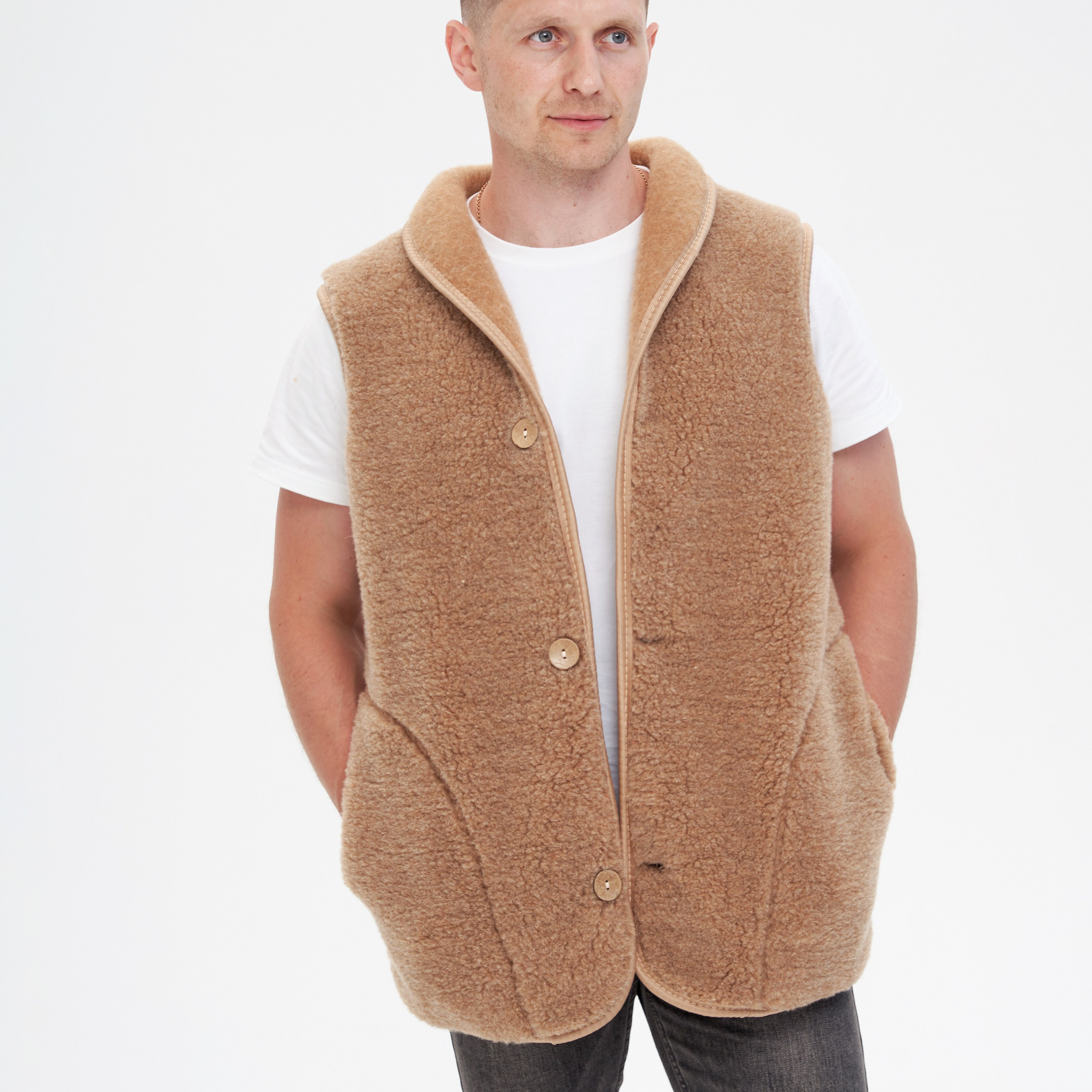 Профессиональная съемка для демонстрации универсальности и многофункциональности одежды