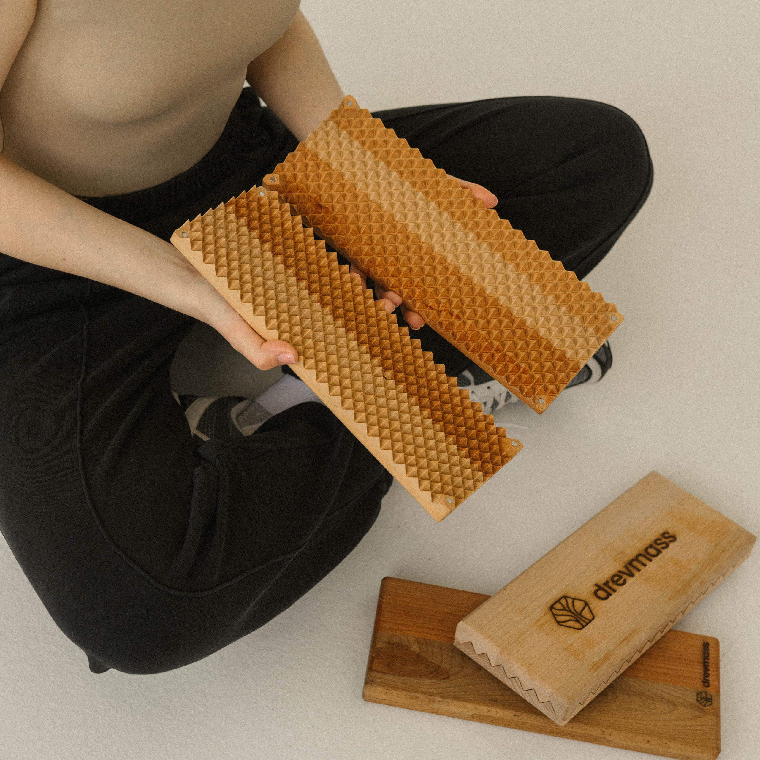 Предметное фото массажеров - домашний комфорт и профессиональный уход.