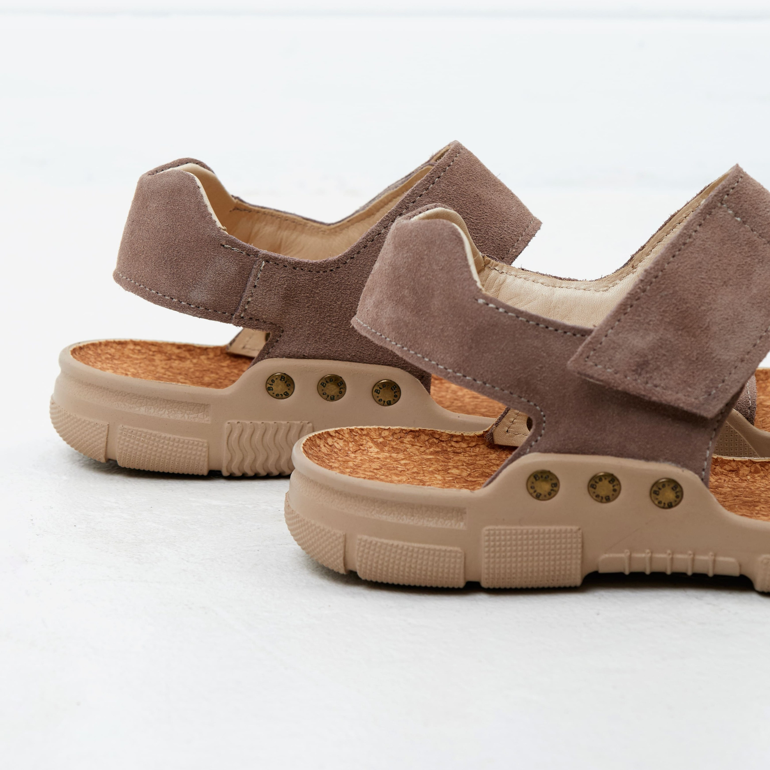 Предметная съёмка обуви фото альбом для маркетплейсов | Sale Easy