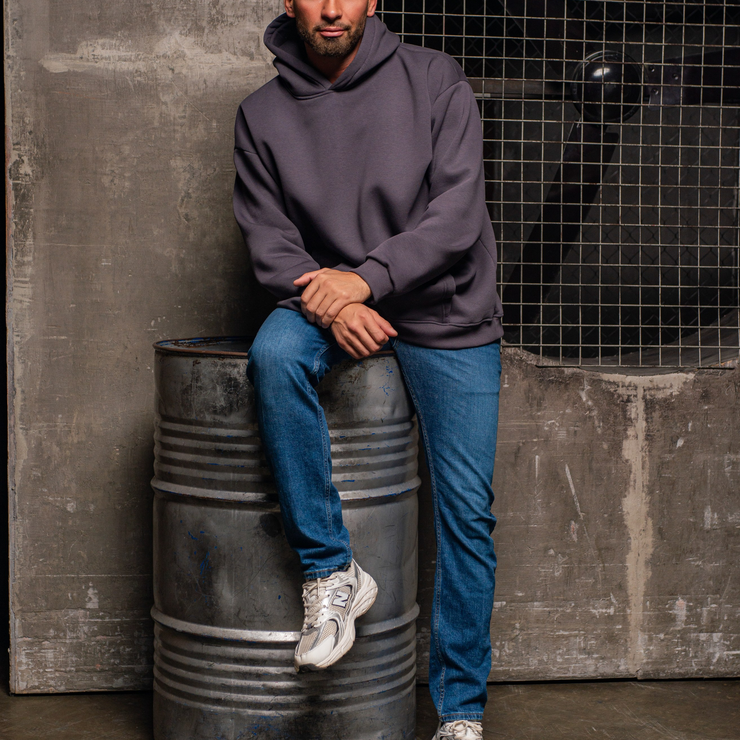 Предметное фото - практичная мужская одежда.