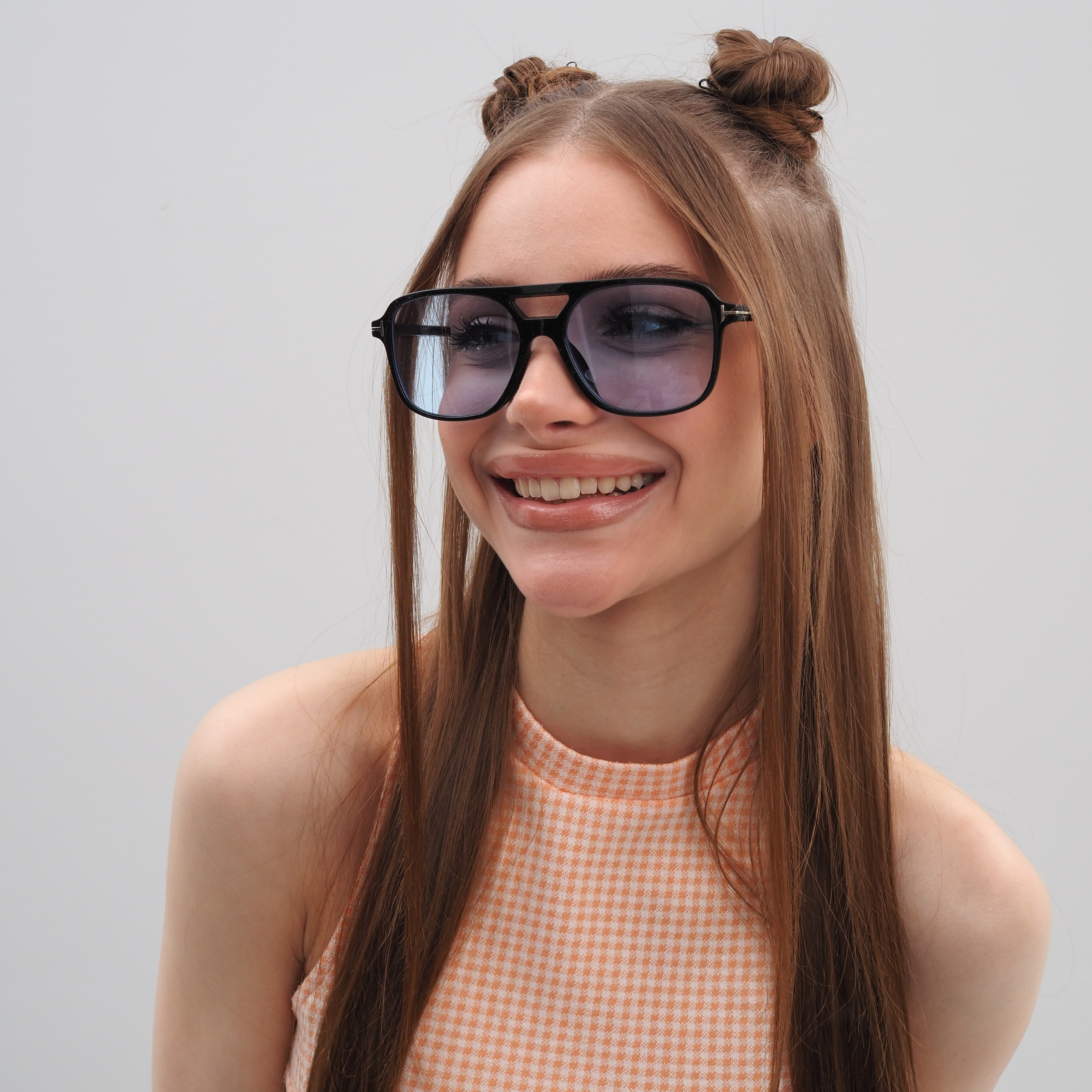 Предметная съёмка аксессуаров — визуализирует разнообразие стилей и форм, от классики до современности.