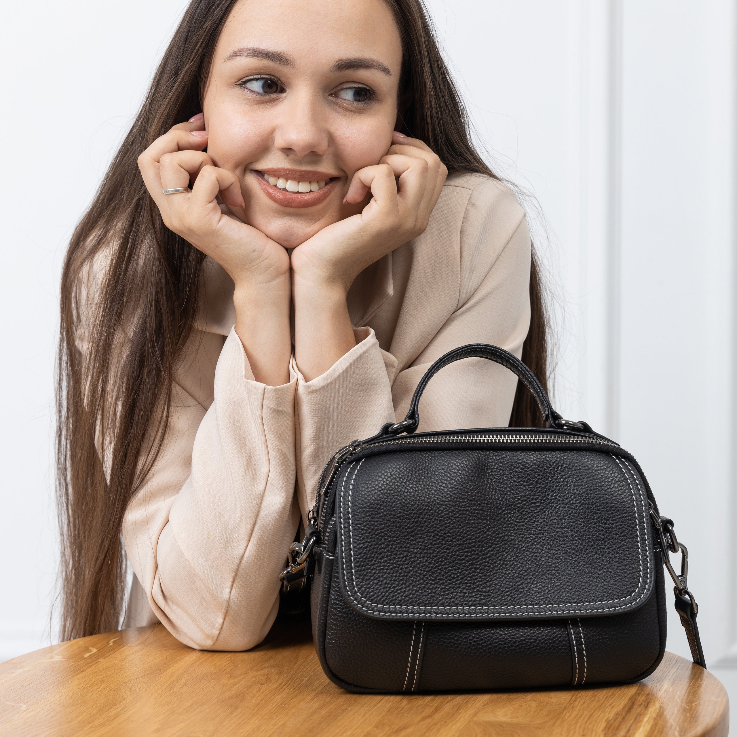 Предметное фото сумок - элегантные аксессуары, создающие идеальный акцент в вашем стиле.