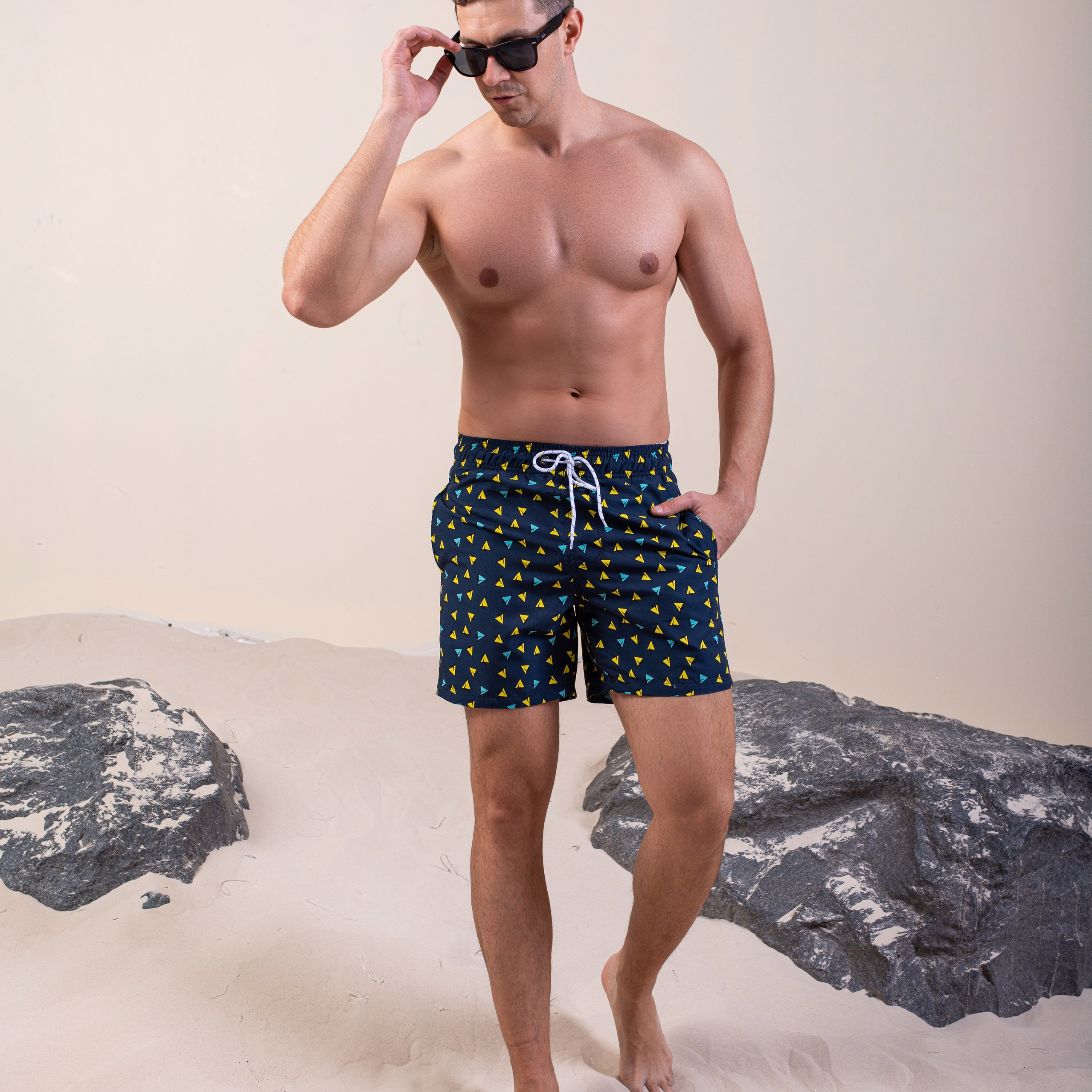 Креативная съемка для акцента на уличный стиль и повседневные образы