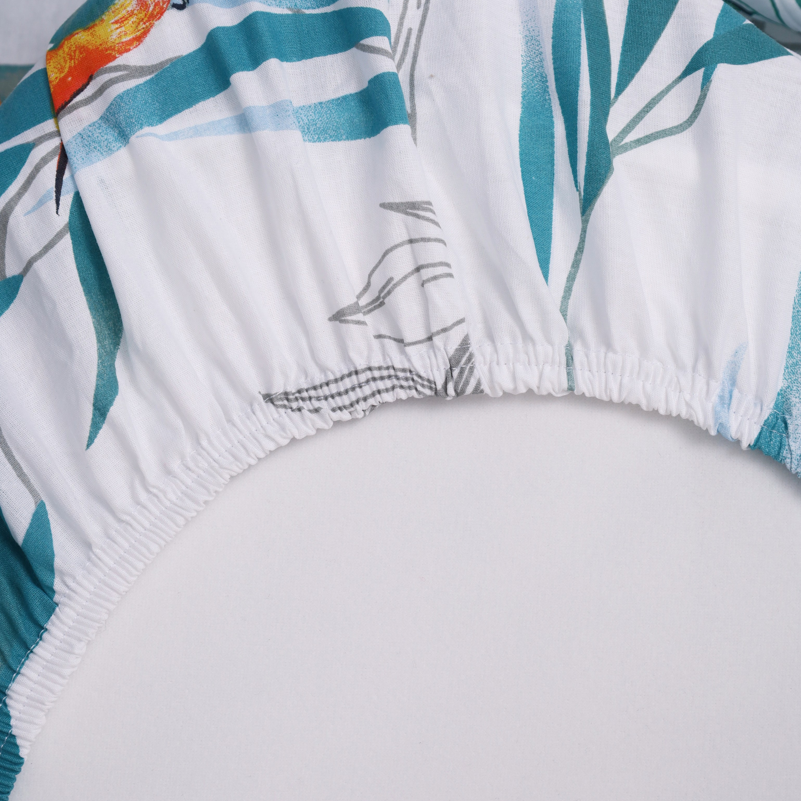 Профессиональная съемка для передачи богатства цвета и глубины текстуры постельного белья.