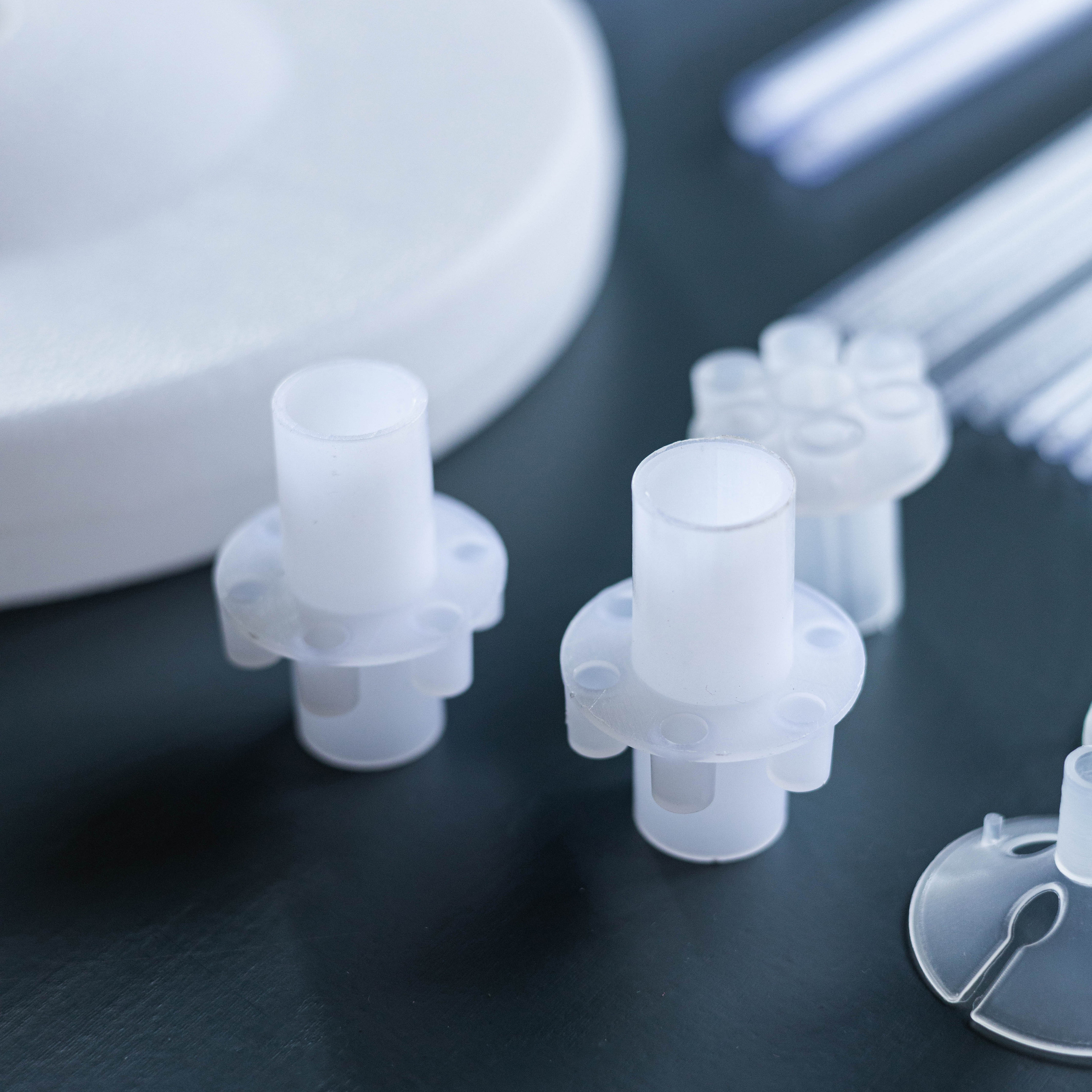 Предметное фото праздничных шаров - атмосфера радости и праздника, ощущаемая в каждом шарике.