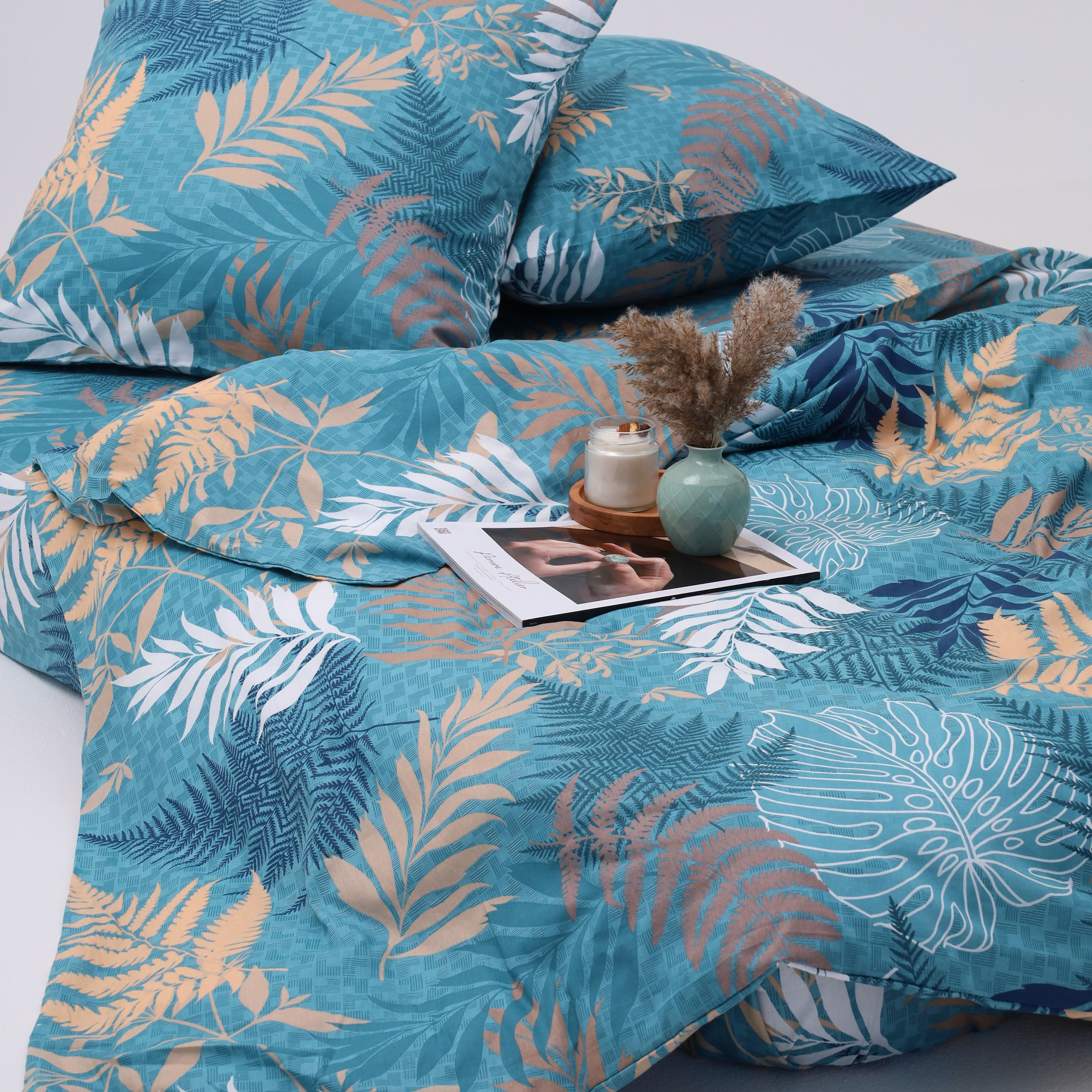 Съемка постельного белья в естественной обстановке для создания ощущения уюта и тепла.