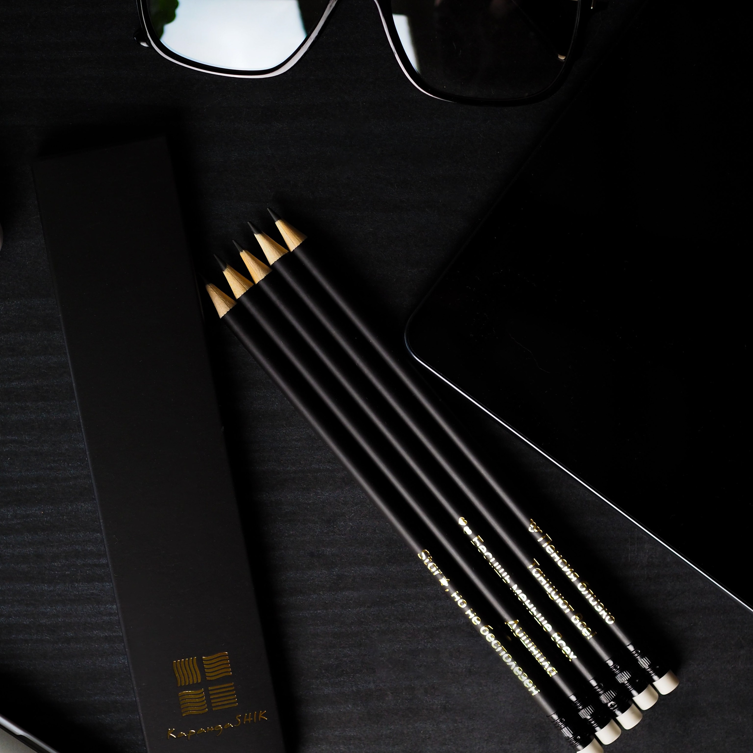 Креативная съемка, подчеркивающая многофункциональность предметов интерьера.