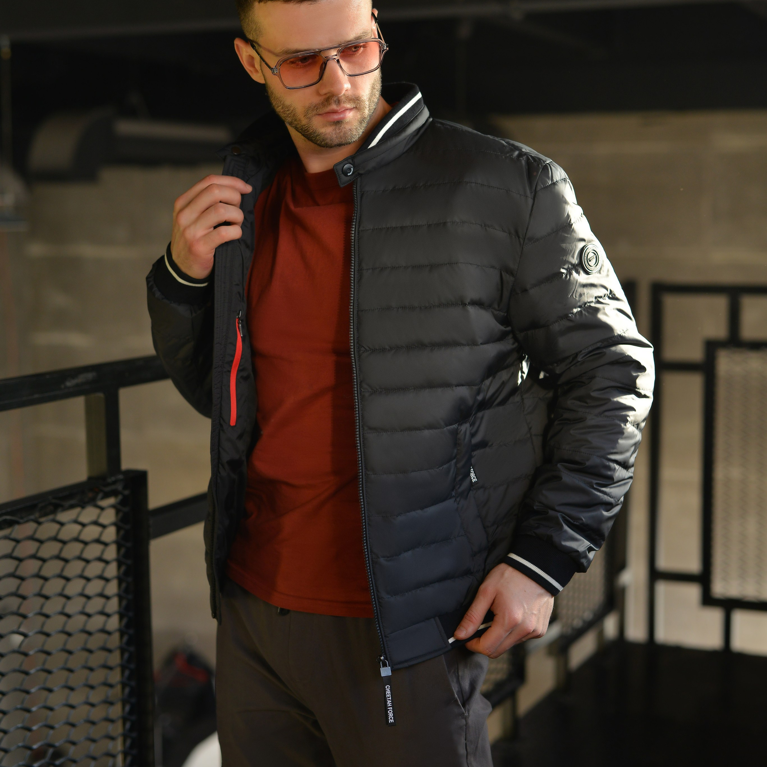 Эстетичная съемка для акцента на деловом стиле и классических решениях