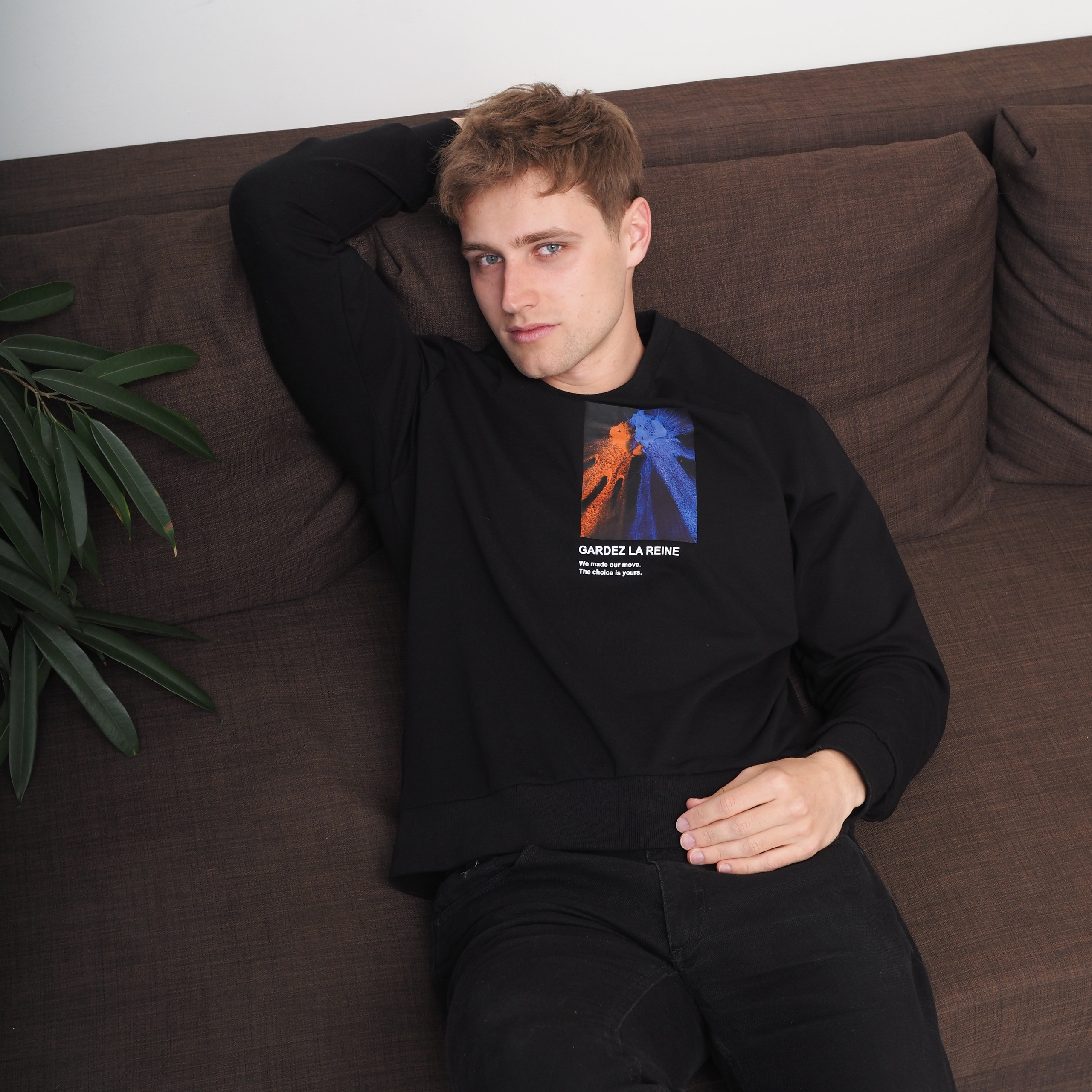 Эстетичная съемка для акцента на оригинальных деталях кроя