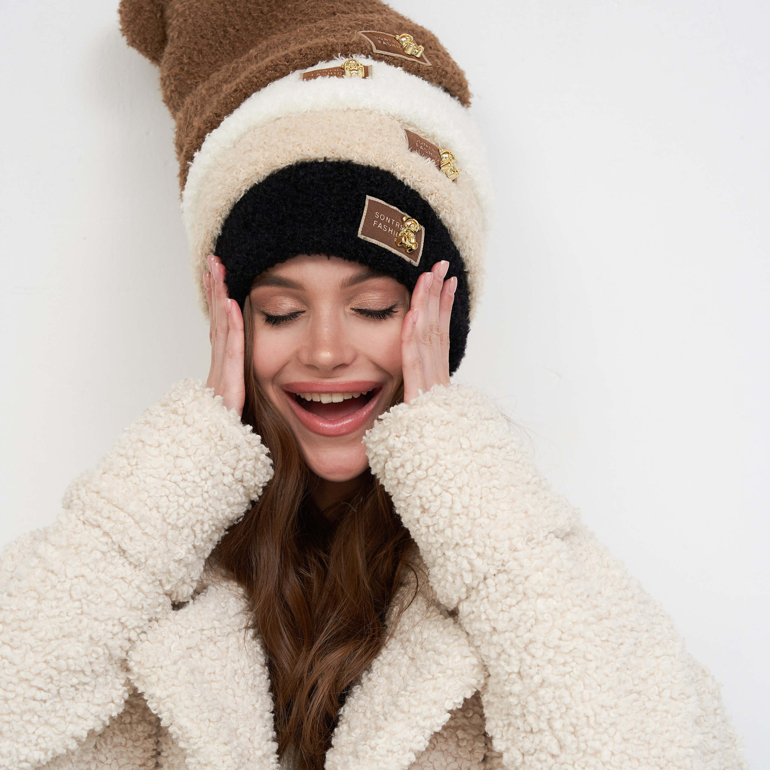 Предметное фото головных уборов - удобство и мода в одном аксессуаре.