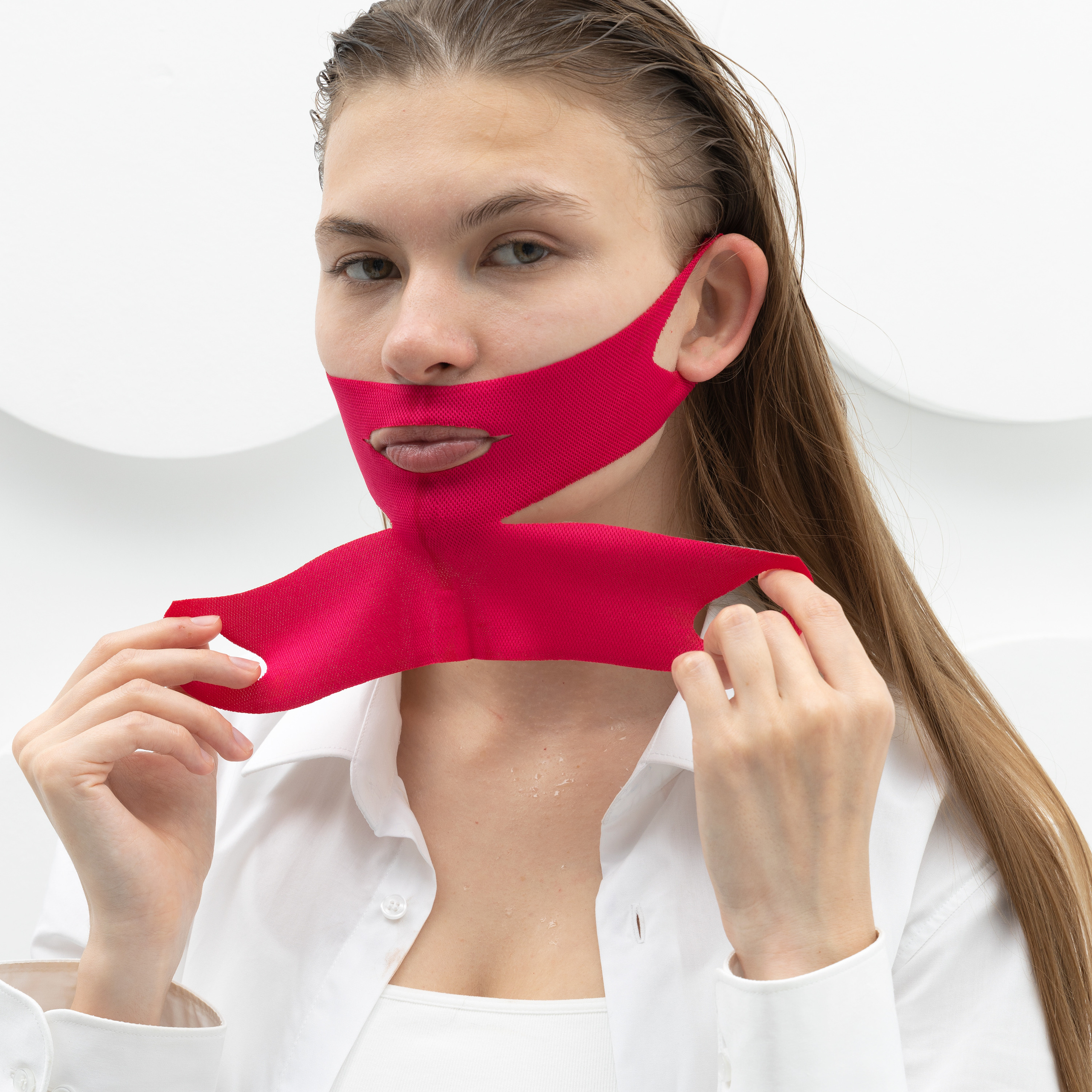 Предметное фото БАДов, витаминов и уходовой косметики - эффективное сочетание средств для полноценного ухода за собой.