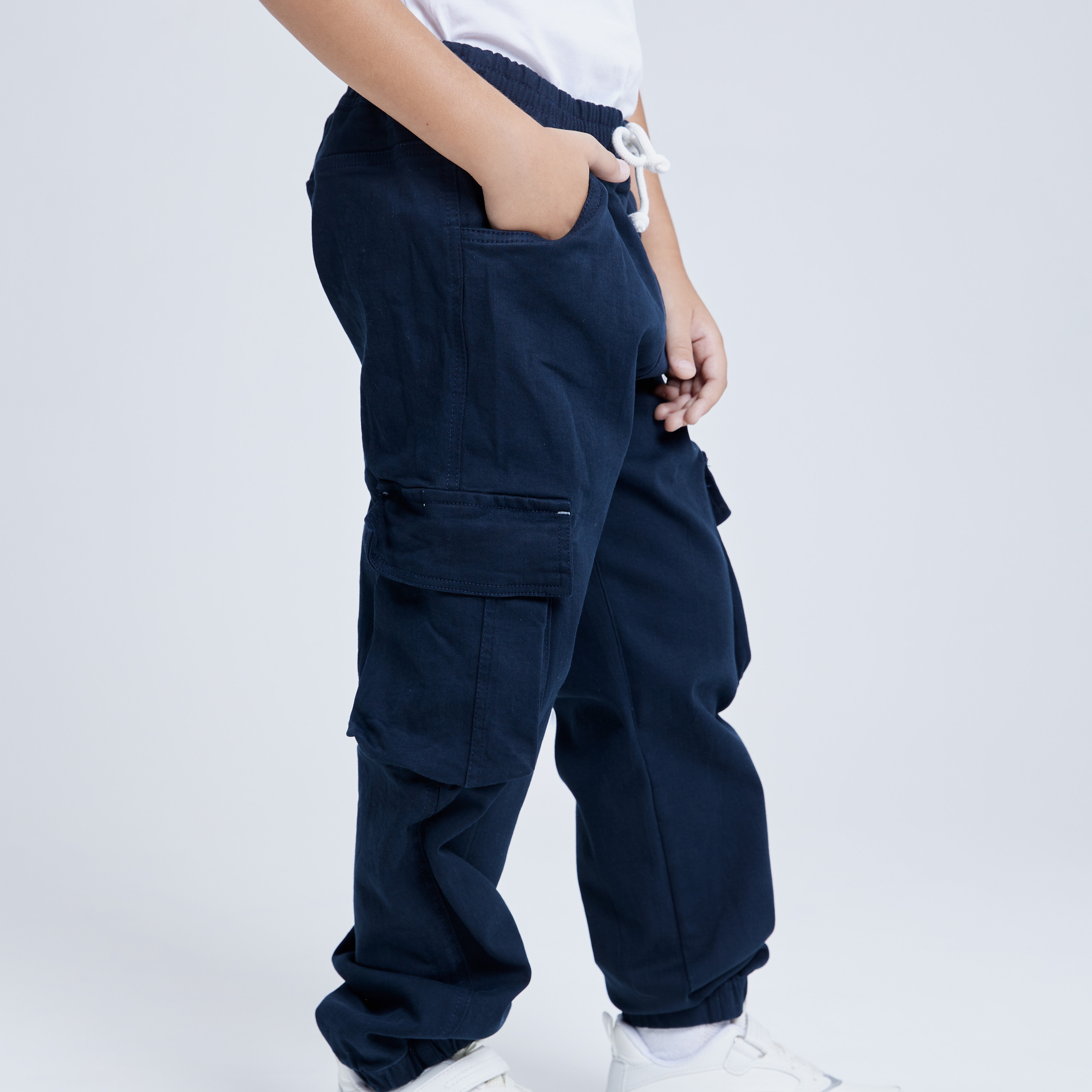 Предметное фото детских товаров - игривые и увлекательные игрушки, которые приносят радость и веселье вашему малышу.