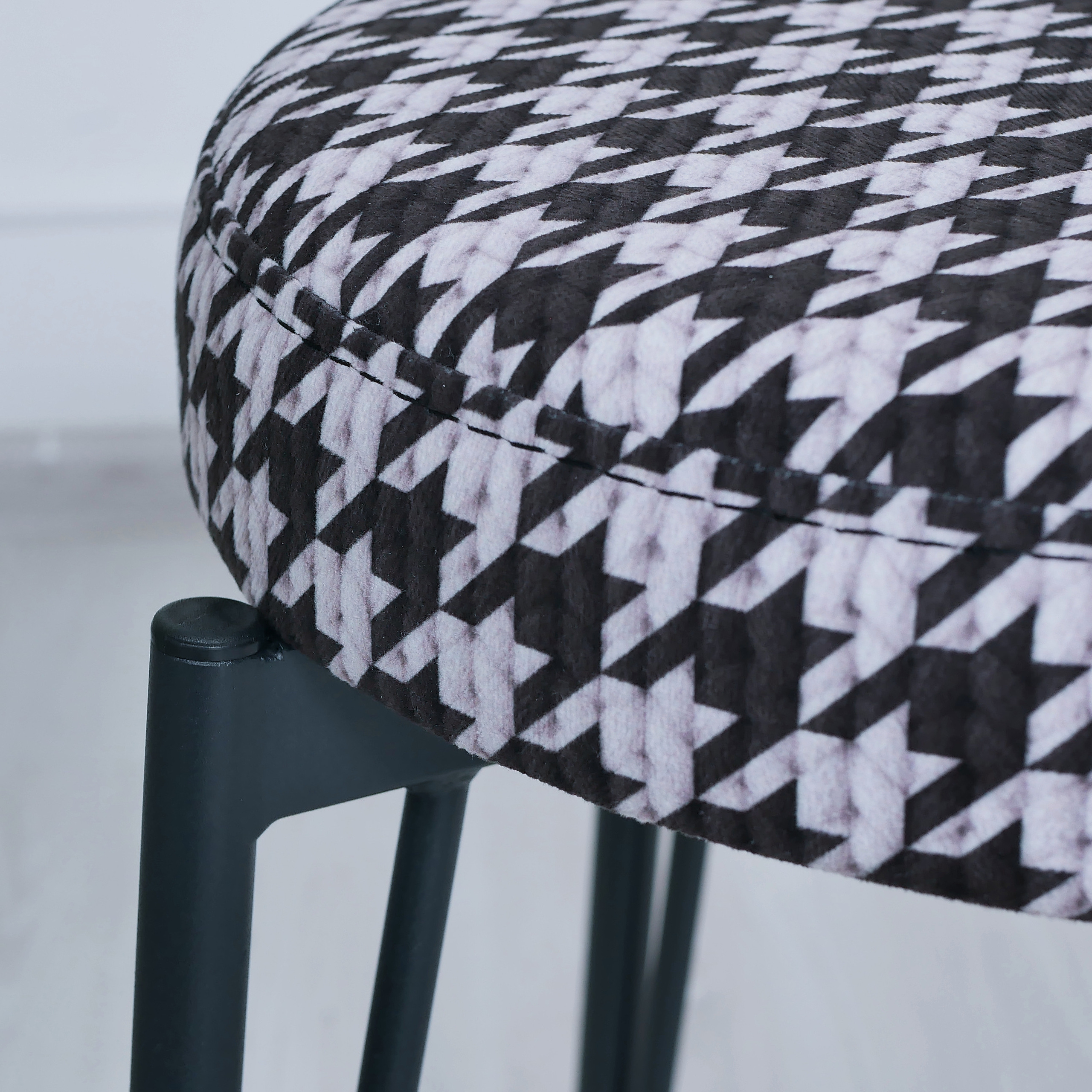 Предметное фото - стандартные, но полезные вещи для удобства и комфорта дома.