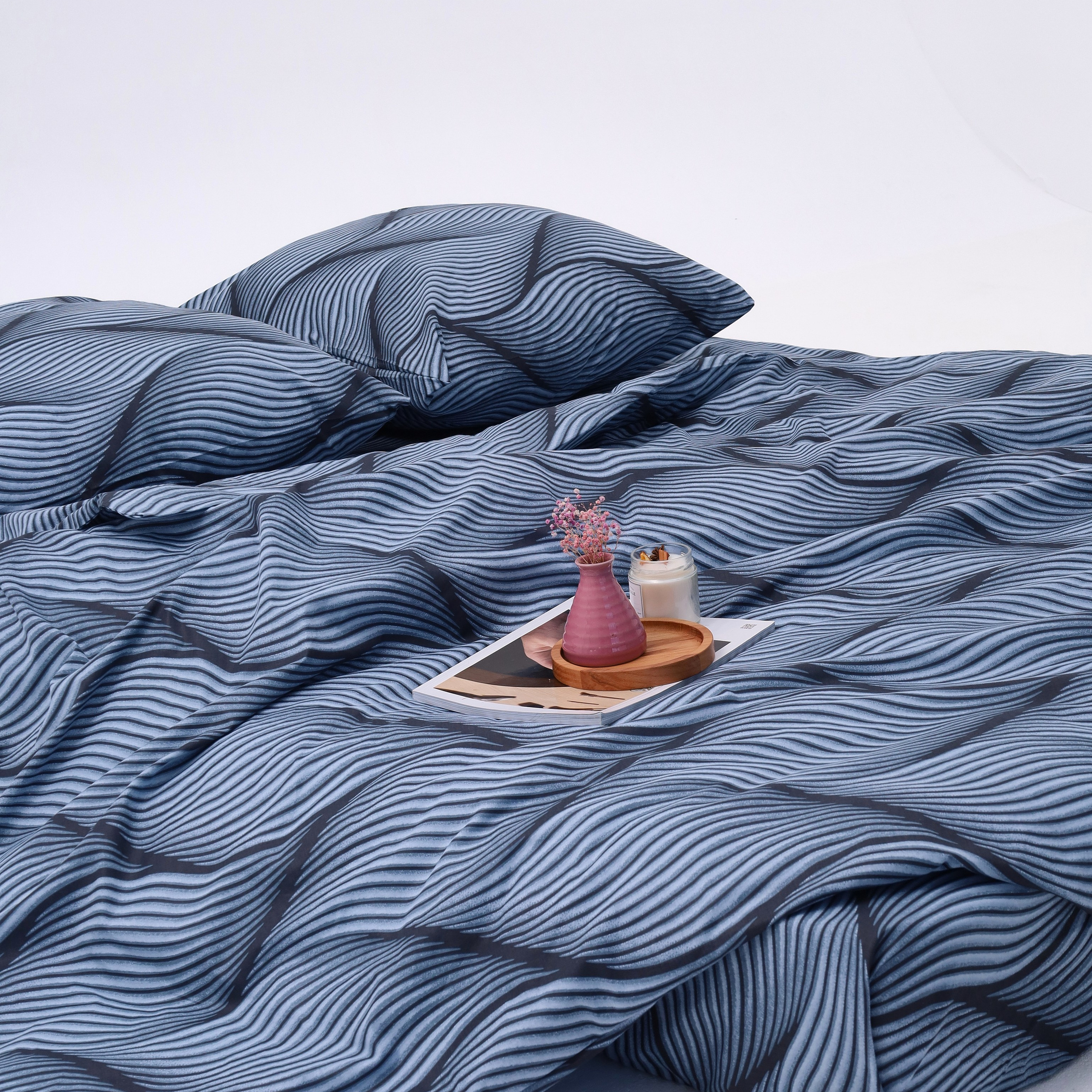 Профессиональная съемка для демонстрации коллекций постельного белья премиум-класса.