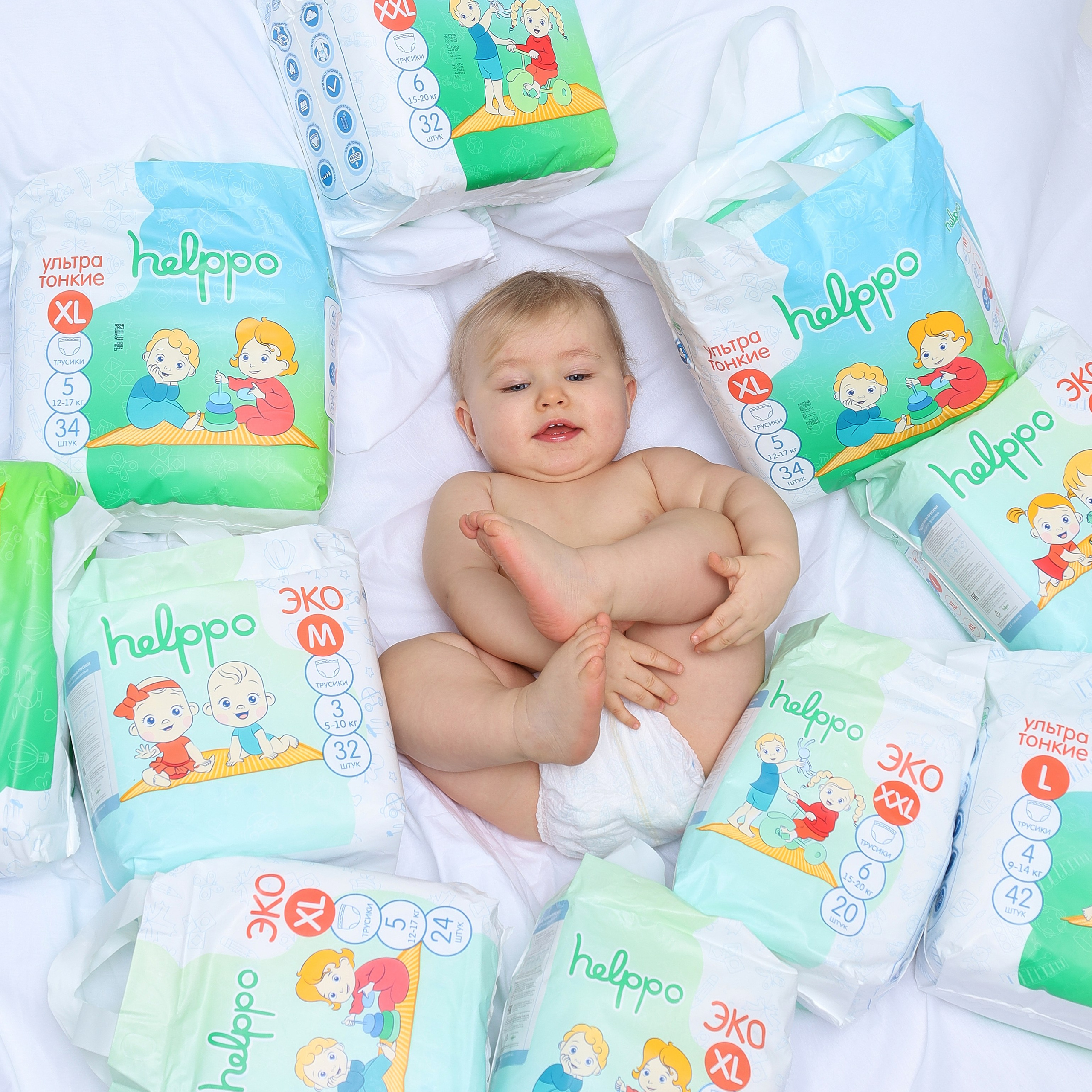 Предметная съемка детских товаров, подчеркивающая важность разнообразия в играх для детей.