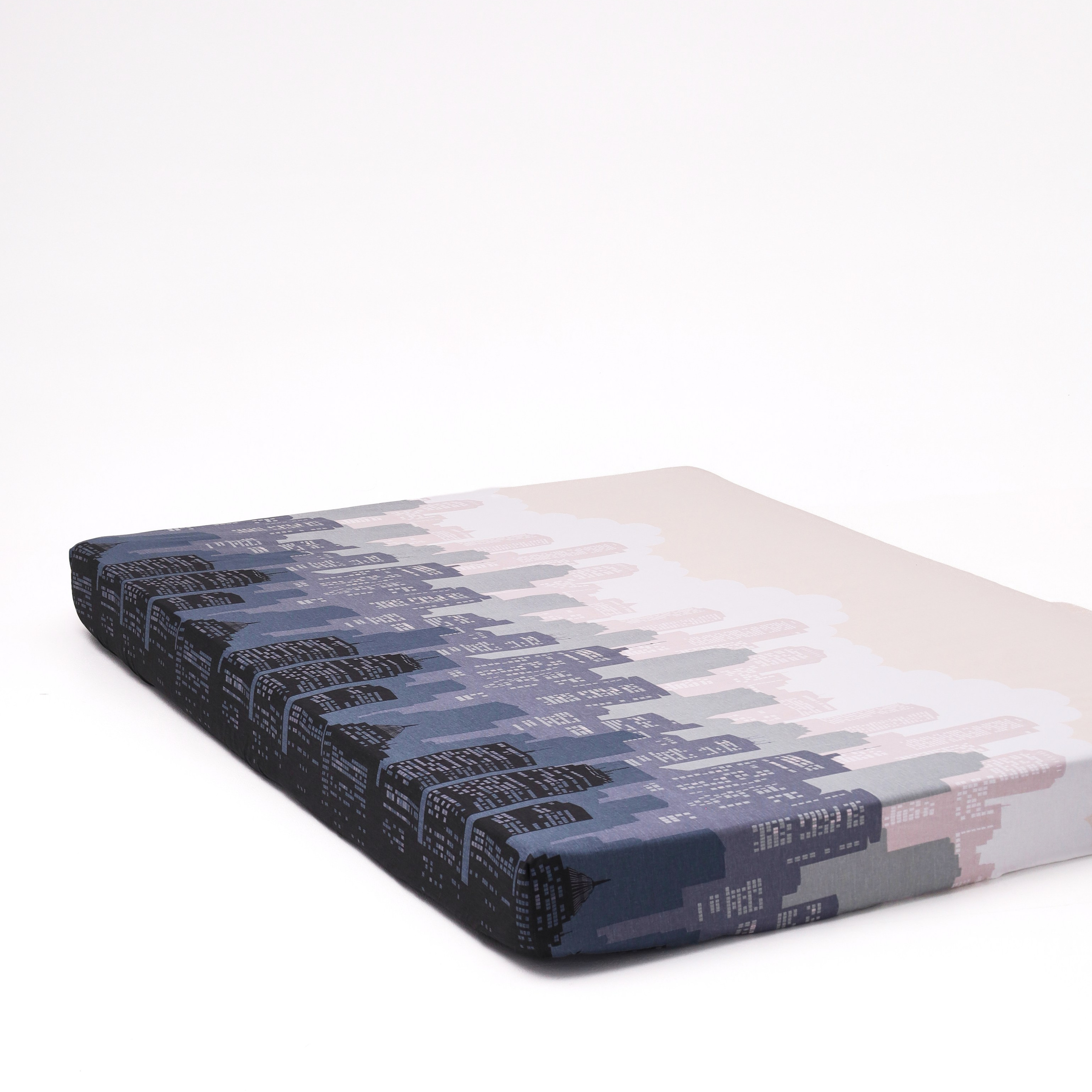 Эффектная съемка с акцентом на насыщенные и спокойные тона текстиля.