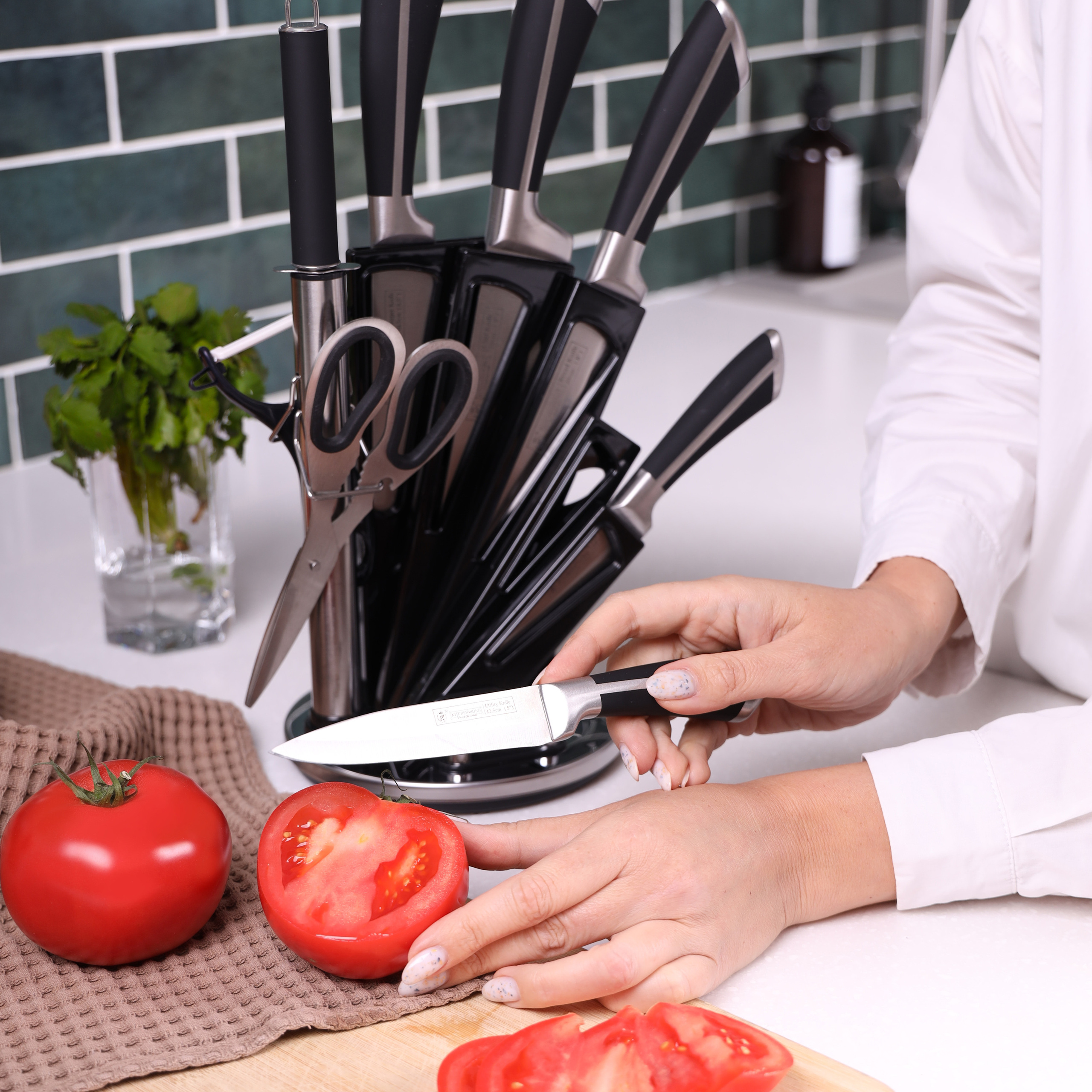 Предметное фото - современный дизайн и высокое качество в каждом предмете посуды.