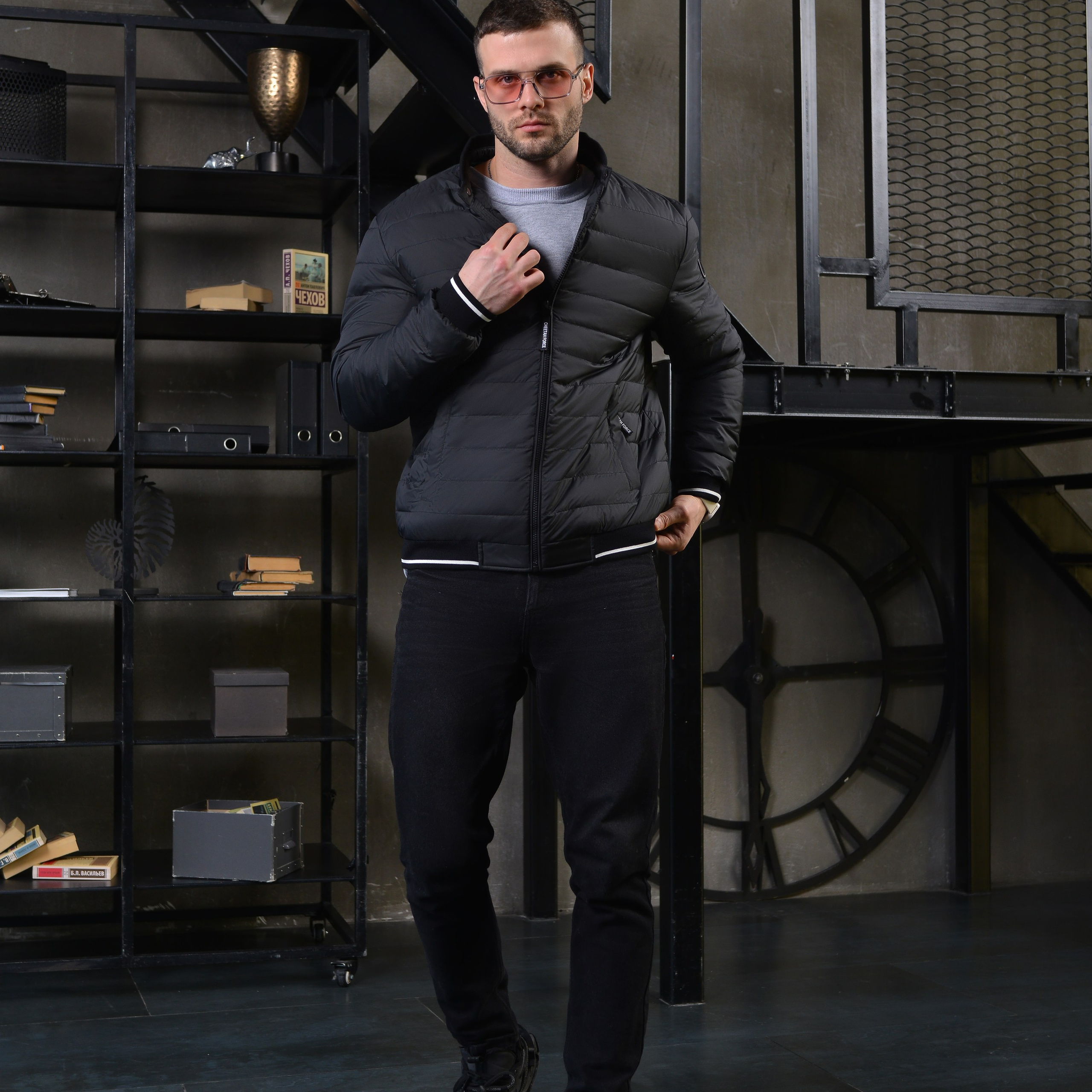 Эстетичная съемка для подчеркивания уникальных деталей мужских нарядов