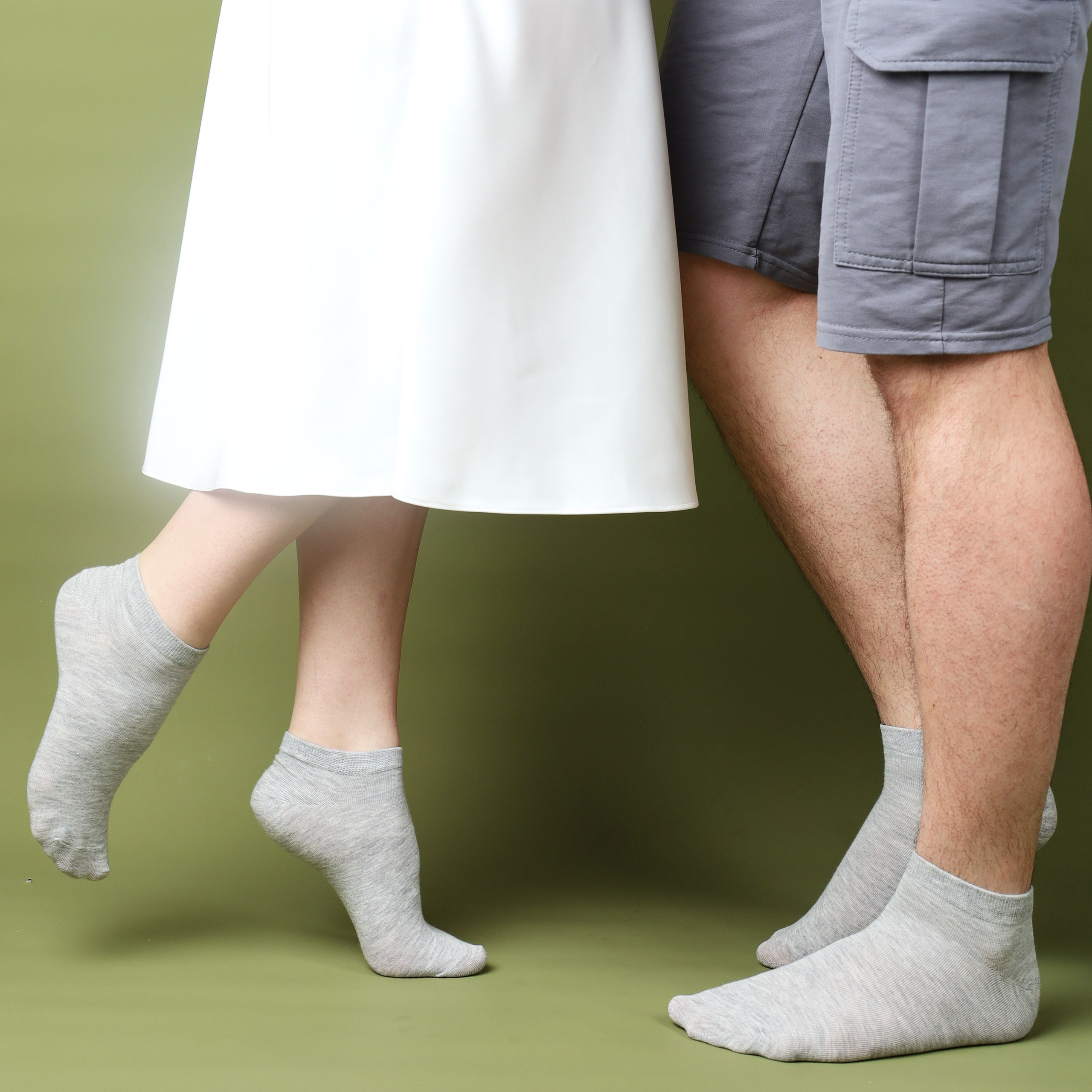 Предметная съемка носков, акцентирующая на комфортных материалах и удобстве.