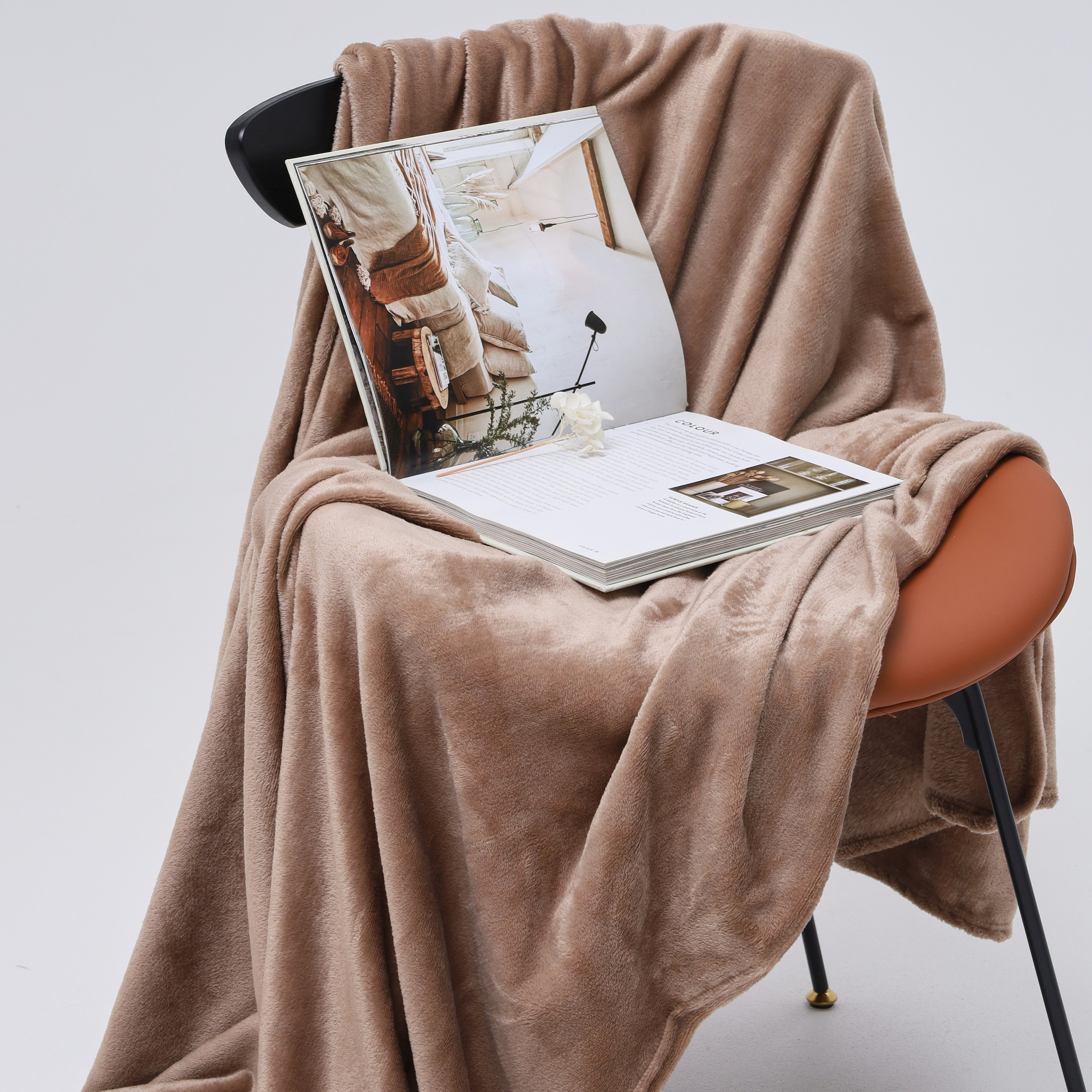 Креативная съемка для создания стильных композиций с постельным бельем.