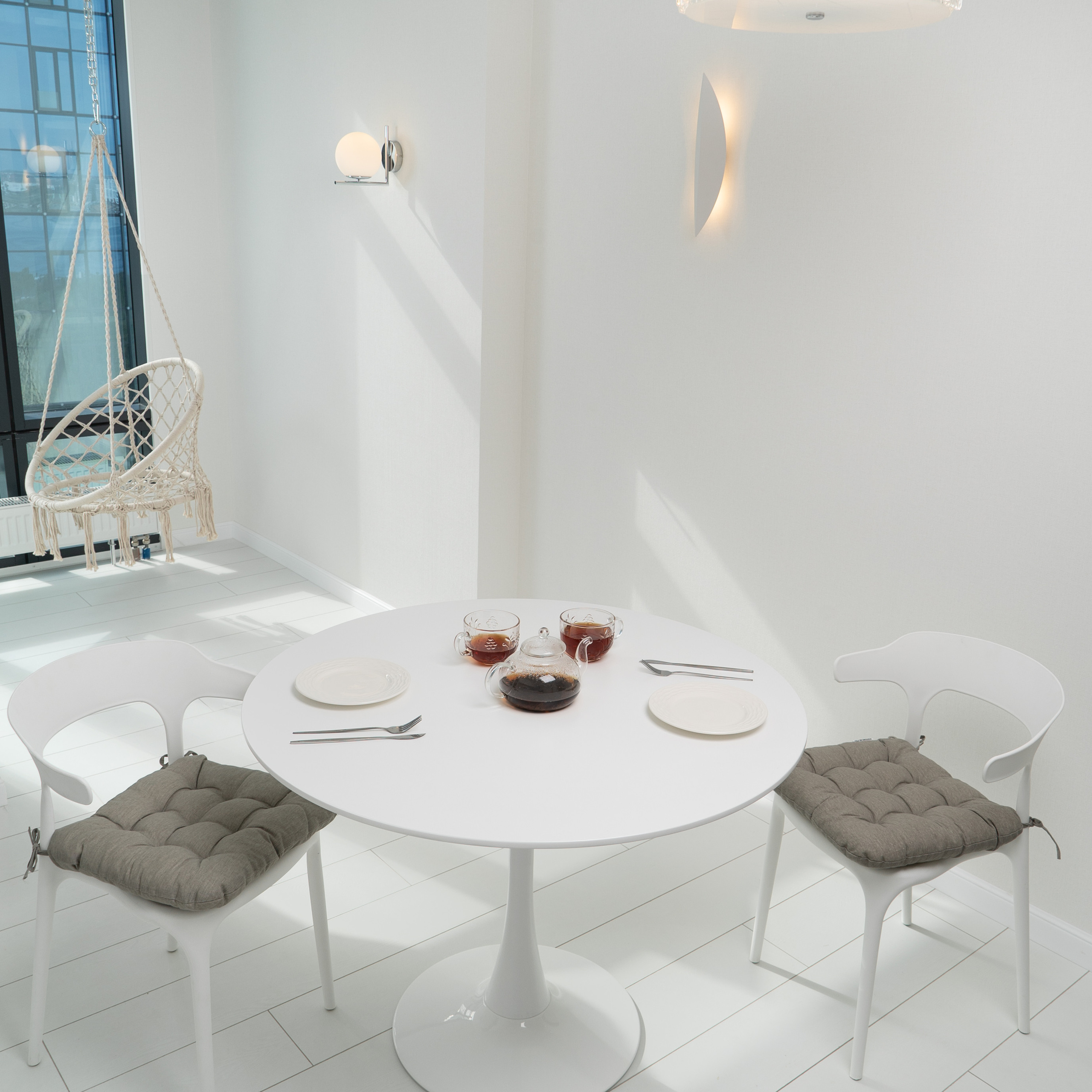 Предметное фото - ежедневные аксессуары, которые становятся частью рутины.