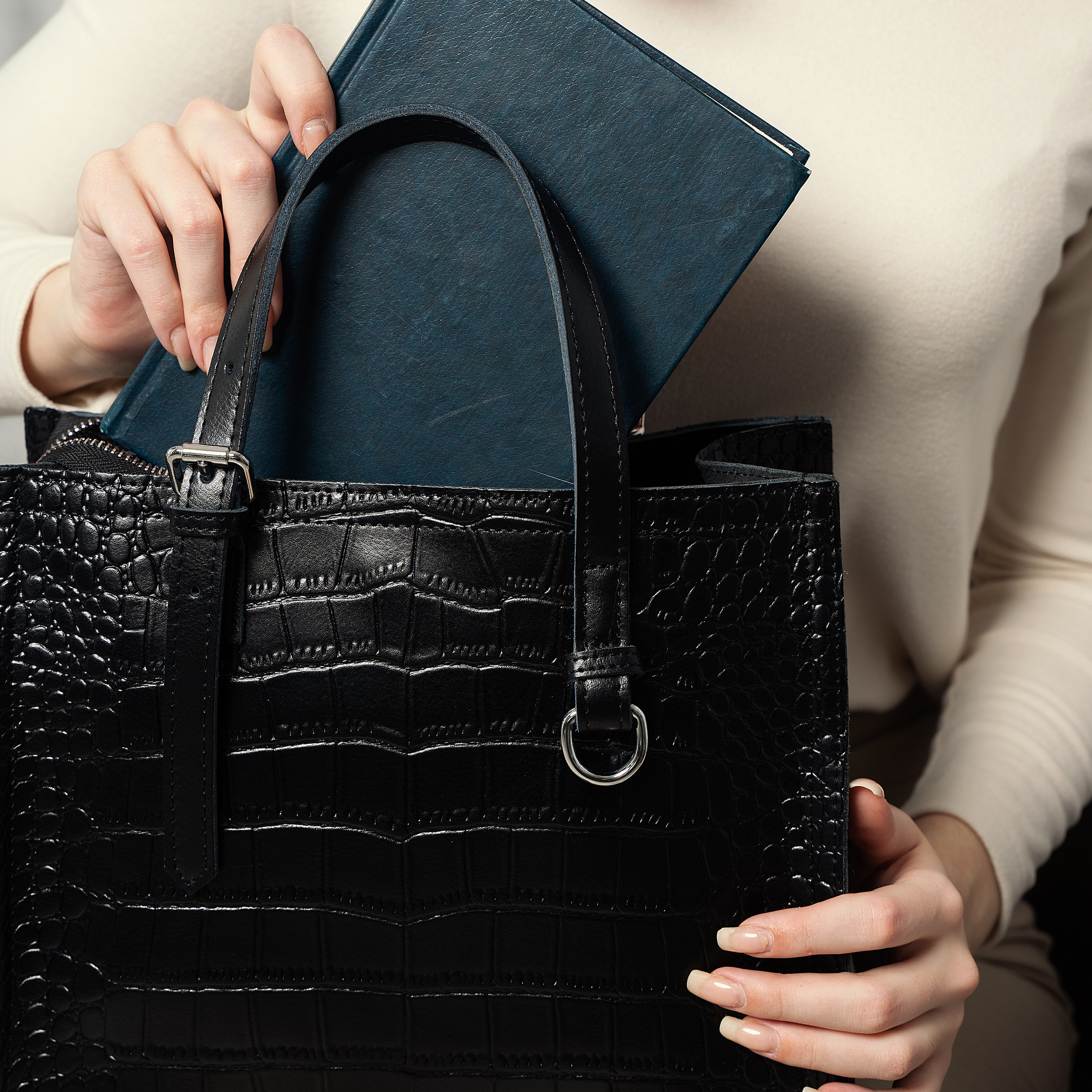 Предметное фото сумок - модные и практичные аксессуары для стильных луки.