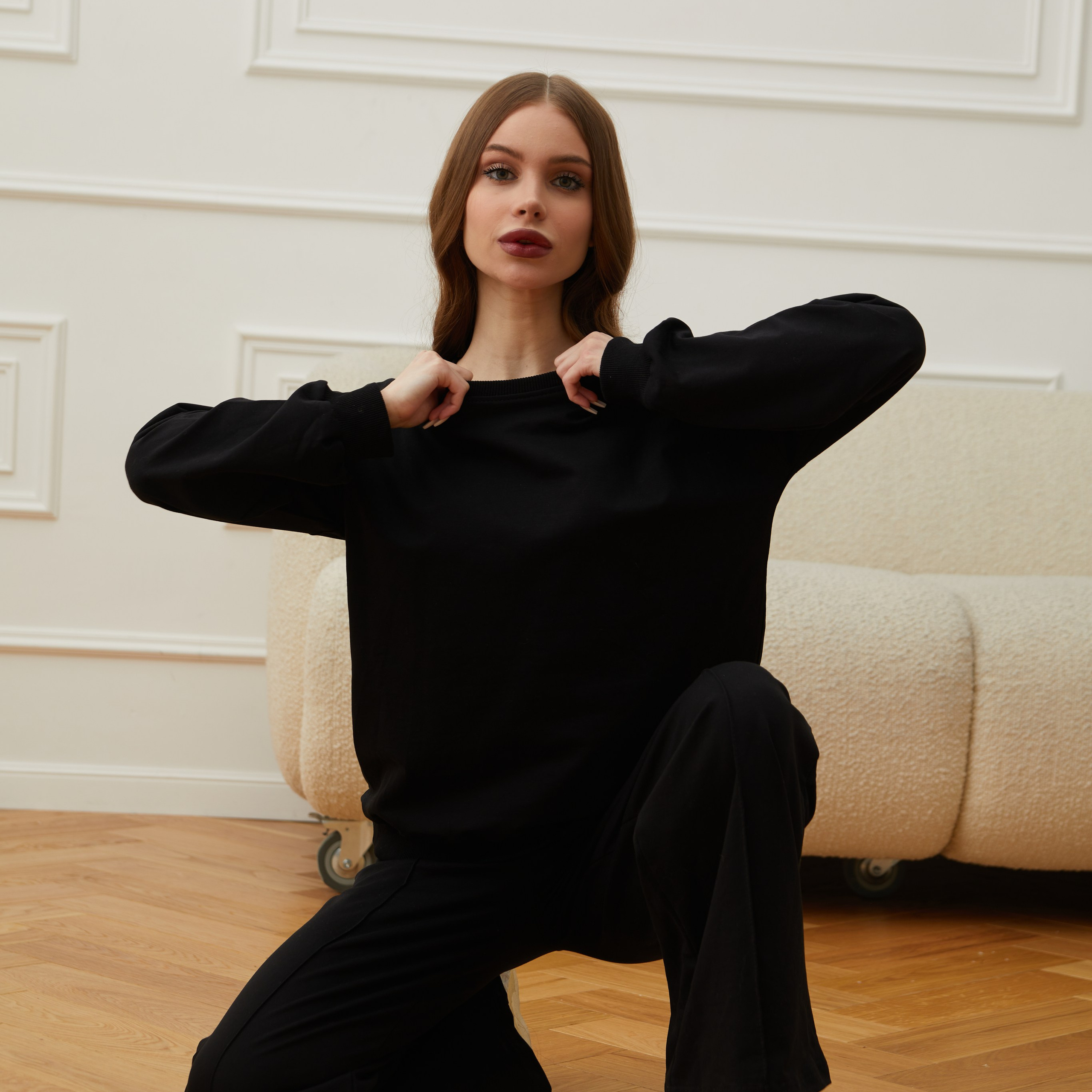 Эстетичная съемка с акцентом на сезонные тренды женской моды