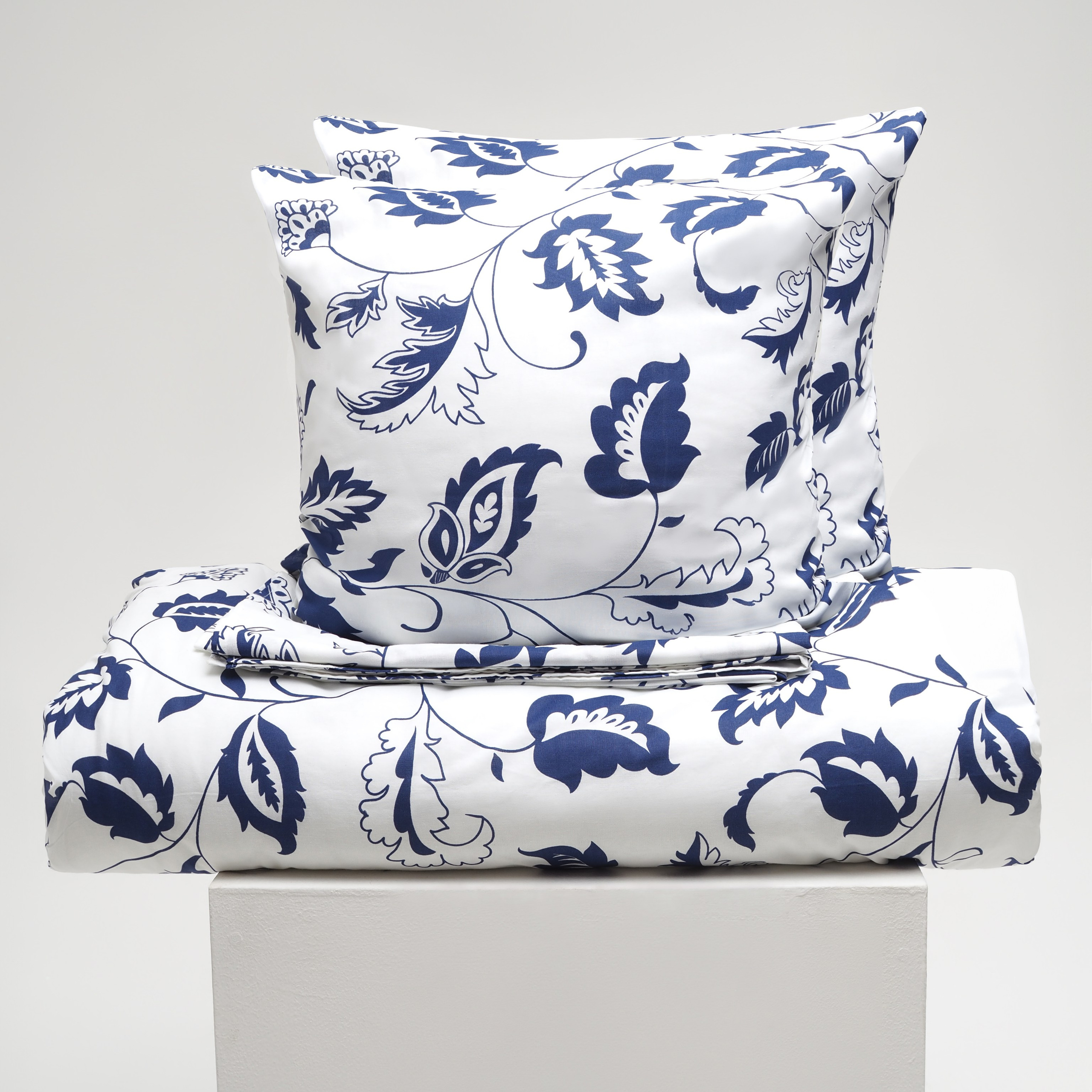 Профессиональная съемка для создания визуальной привлекательности домашнего текстиля.