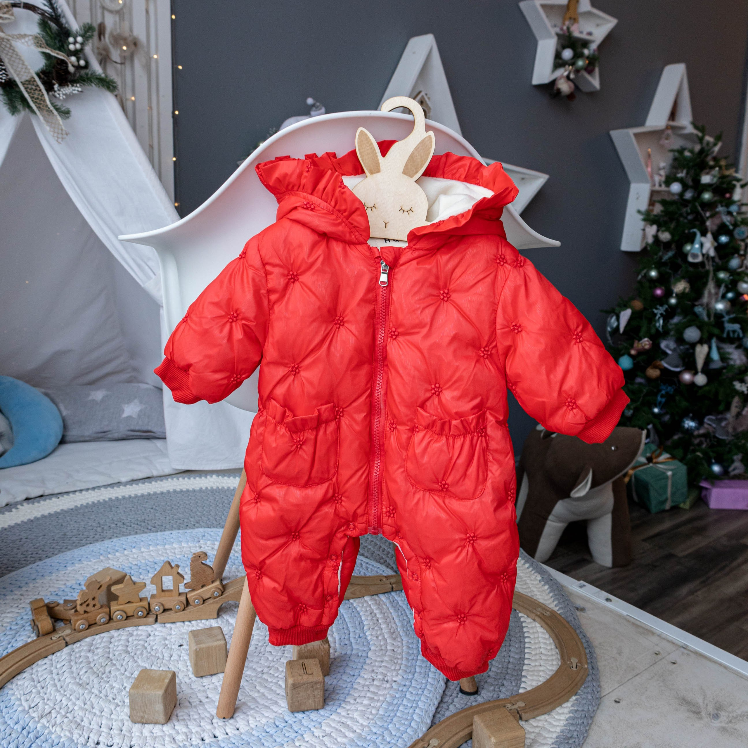 Предметная съемка детских товаров, подчеркивающая их экологическую чистоту и безопасность.