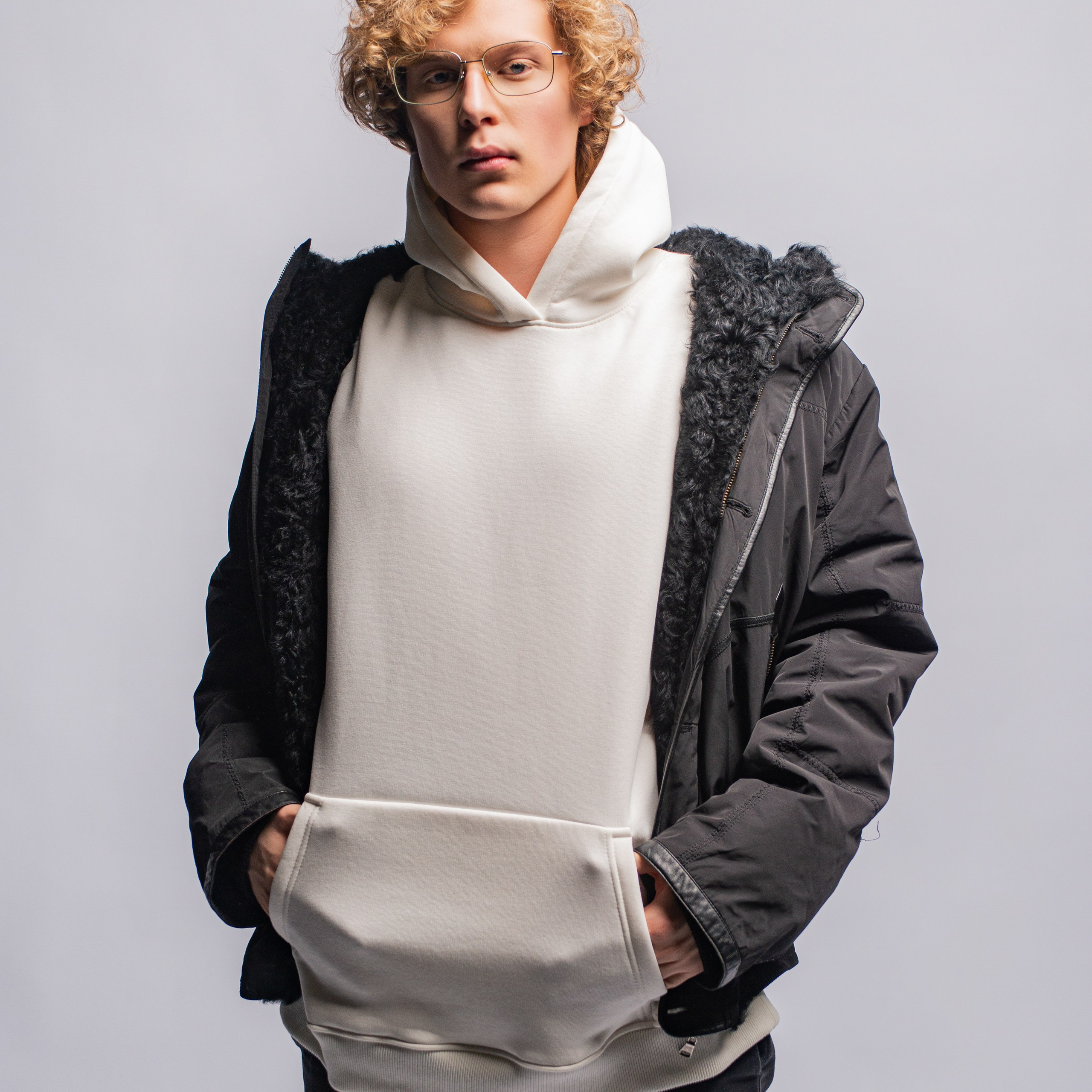 Предметное фото - утонченные мужские наряды.