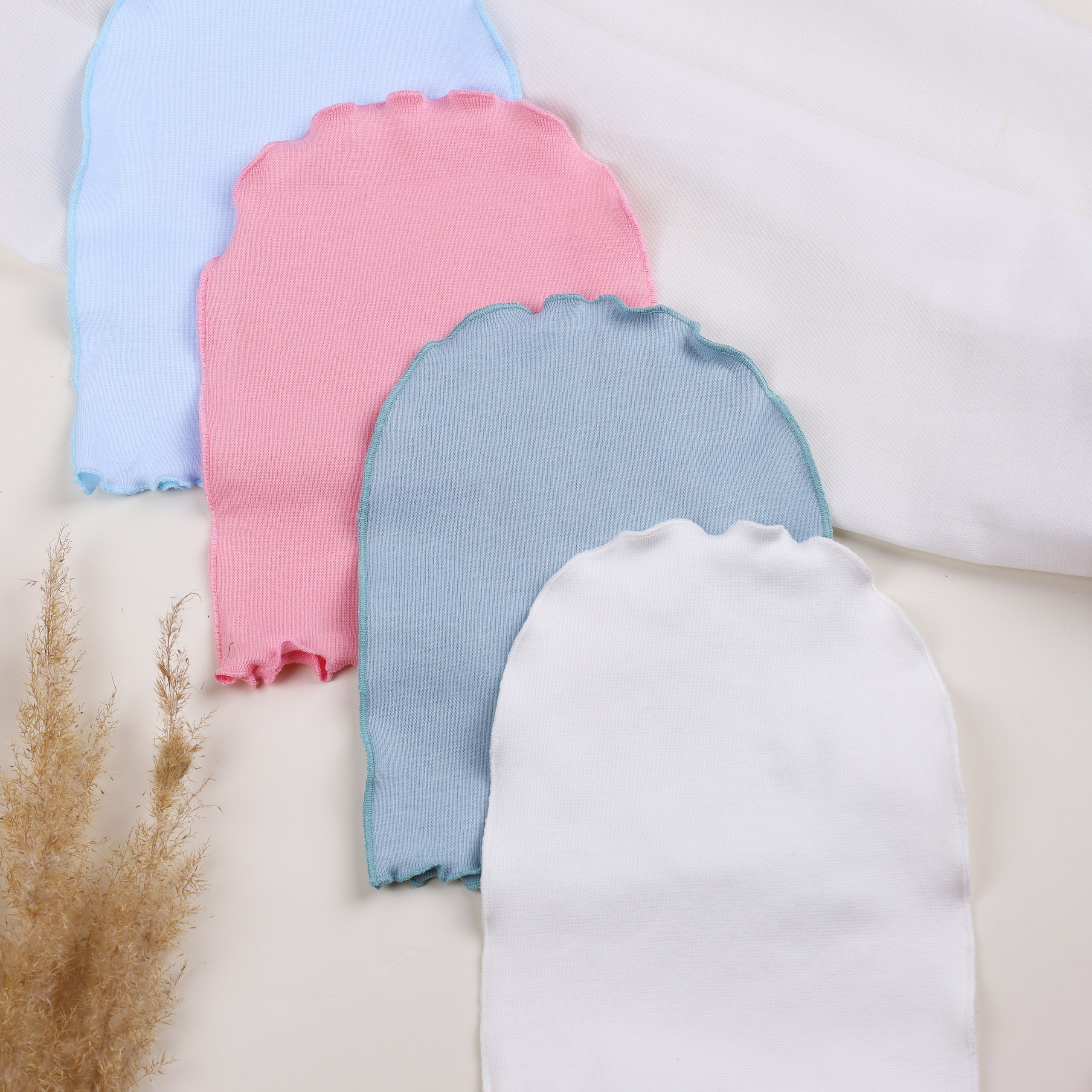 Предметная съемка детских товаров, акцентирующая на радости открытий и новых игр.