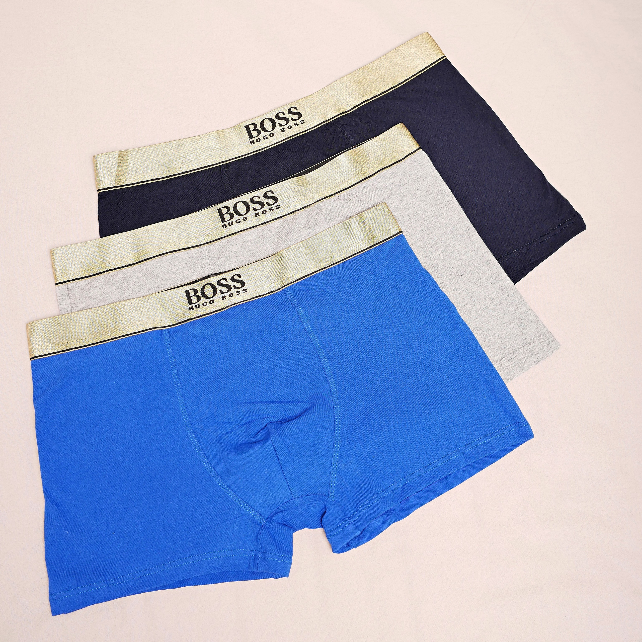 Эстетичная съемка с фокусом на гармонии цвета и формы белья