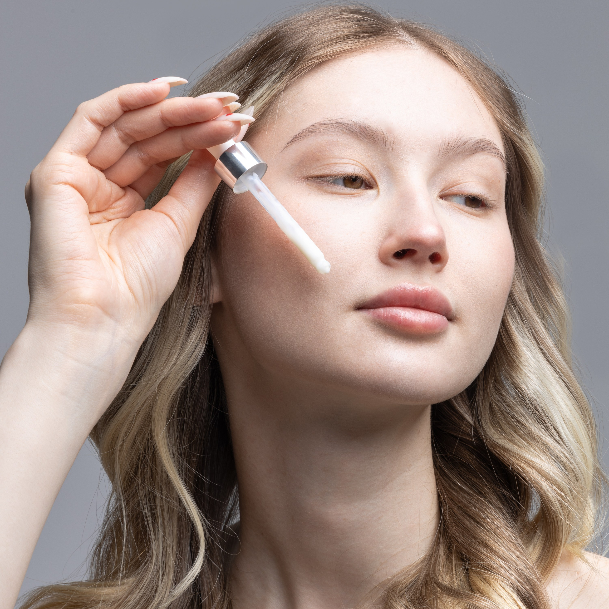 Предметная съемка витаминов – показывает ассоциации с зарядом энергии и бодрствования.