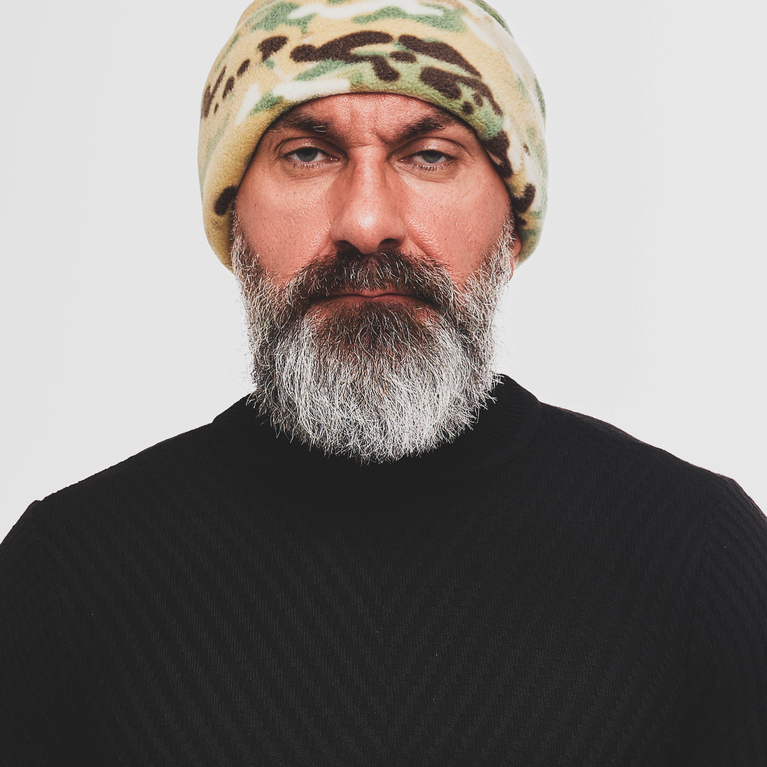 Предметное фото головных уборов - уникальные дизайны для вашего индивидуального стиля.