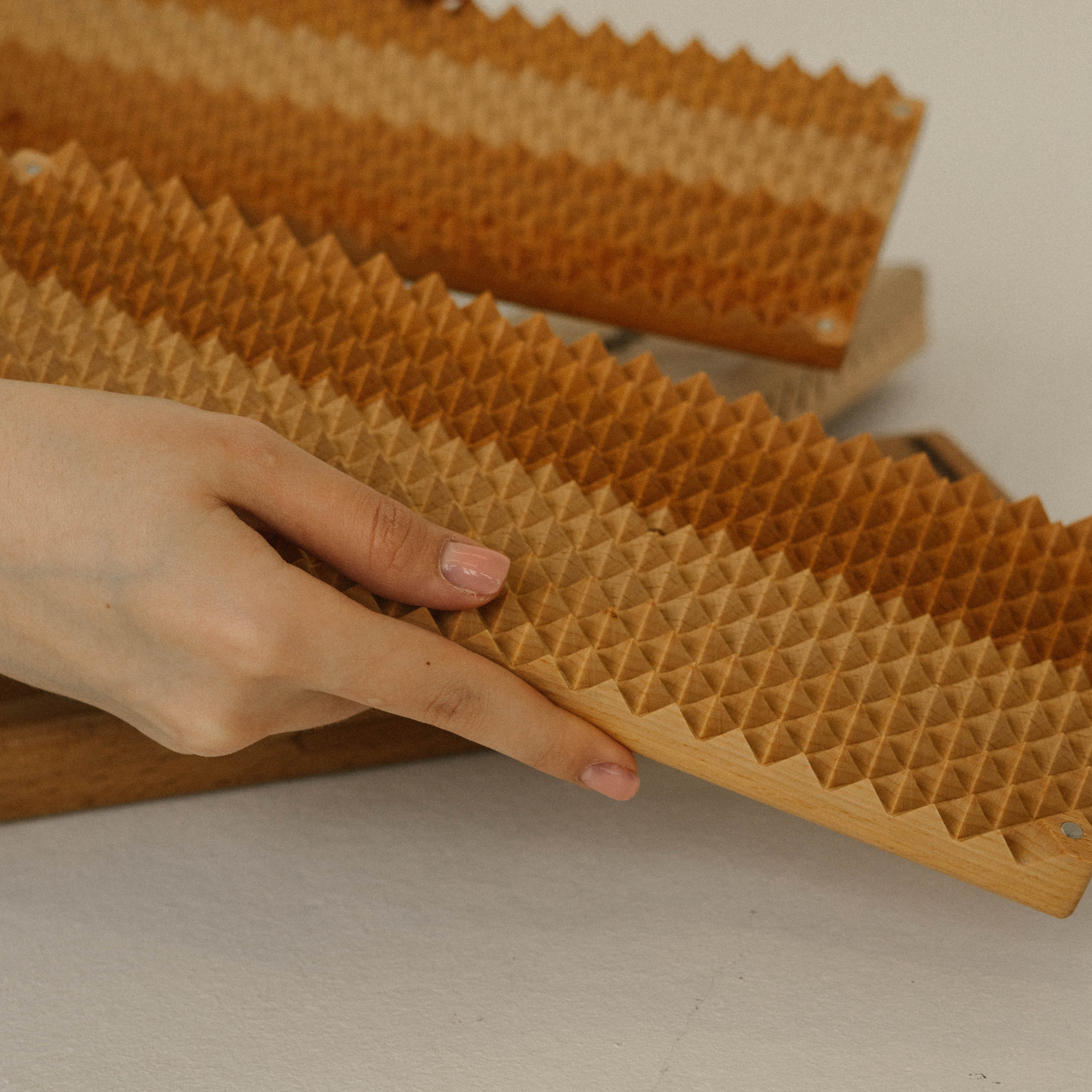 Предметное фото массажеров - ваши помощники в борьбе с усталостью.