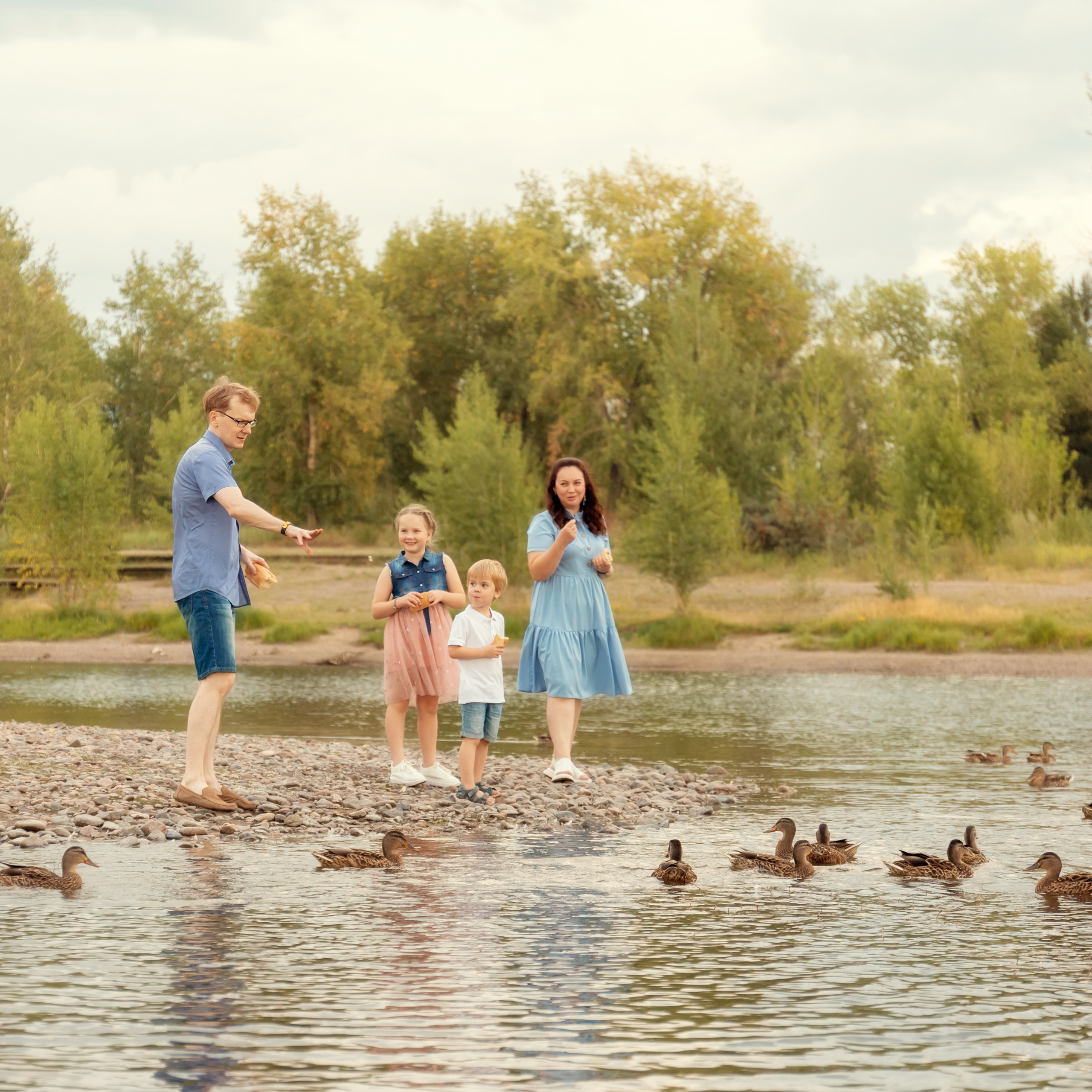 Оля с семьей (семейная фотоистория)