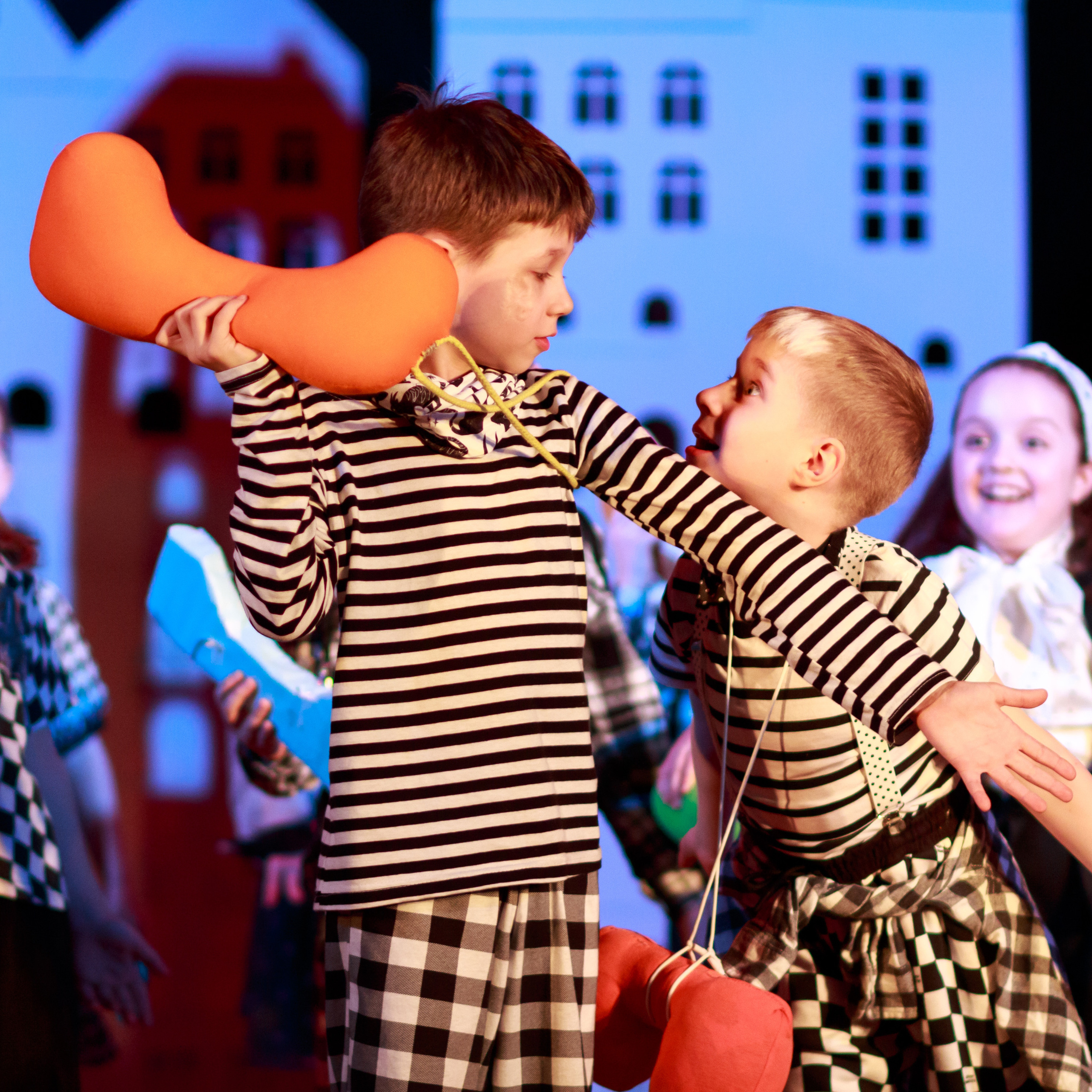 Спектакль «Когда в окнах загорится свет» (моменты)