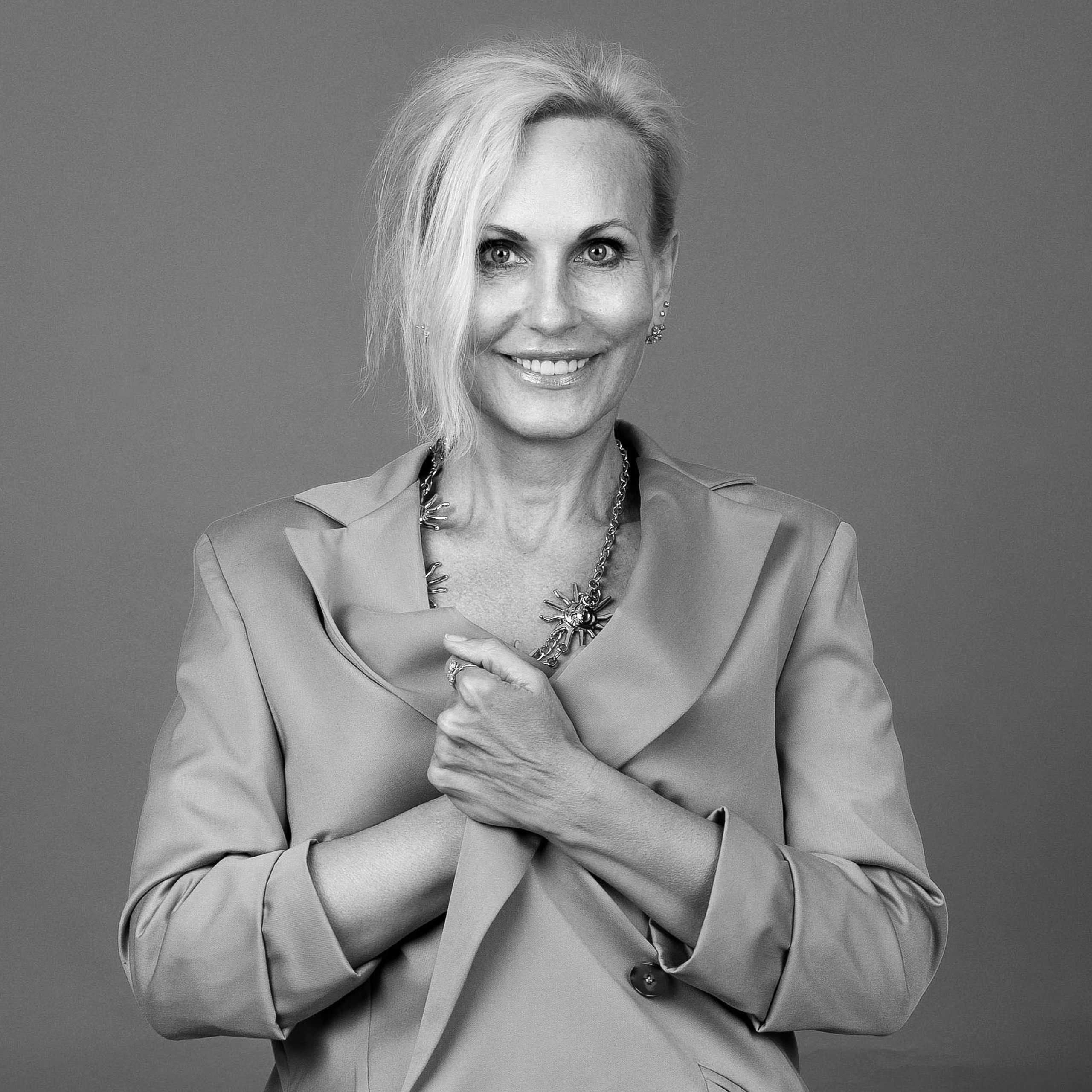 Модели для съемки одежды на маркетплейсы Оzon, Wildberries, Мегамаркет. Фотограф Екатеринбург. Портретный fashion свадебный предметный фотограф для маркетплейсов (Озон Wildberries Мегамаркет) Андрей Наговицин