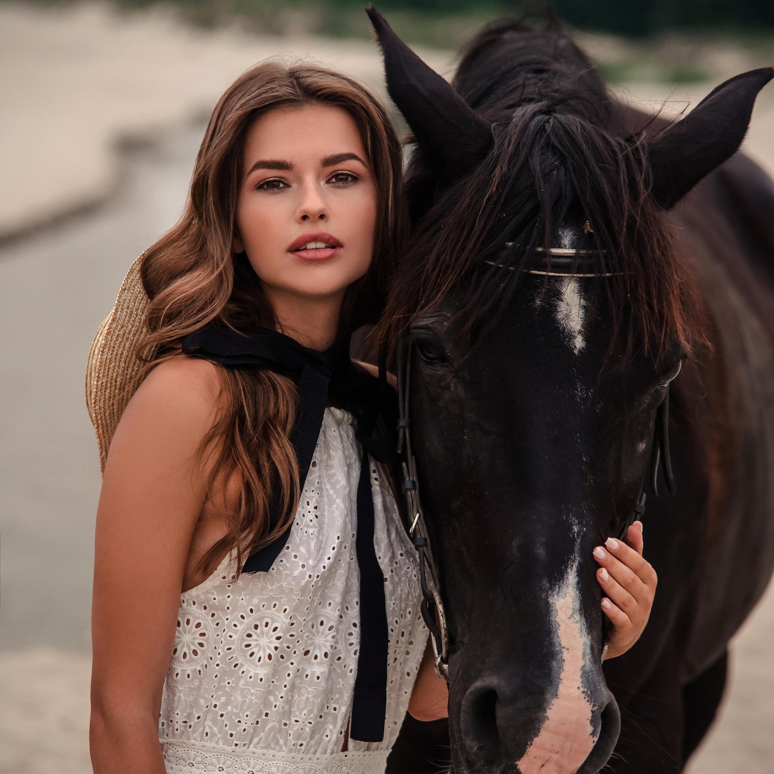 фотосессия с лошадью на пляже, девушка с лошадью на море