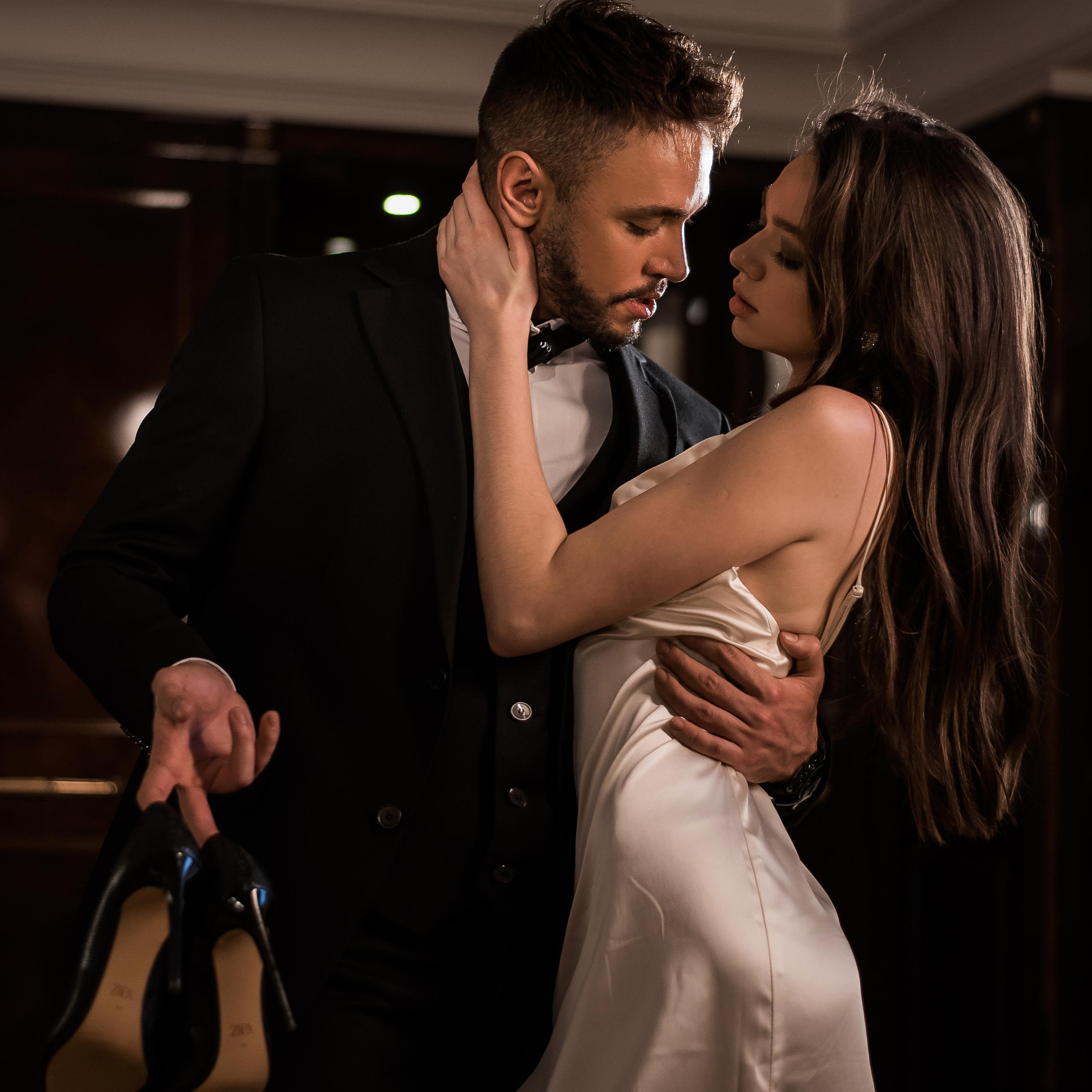 love-story, страсть, свадебная съемка в отеле