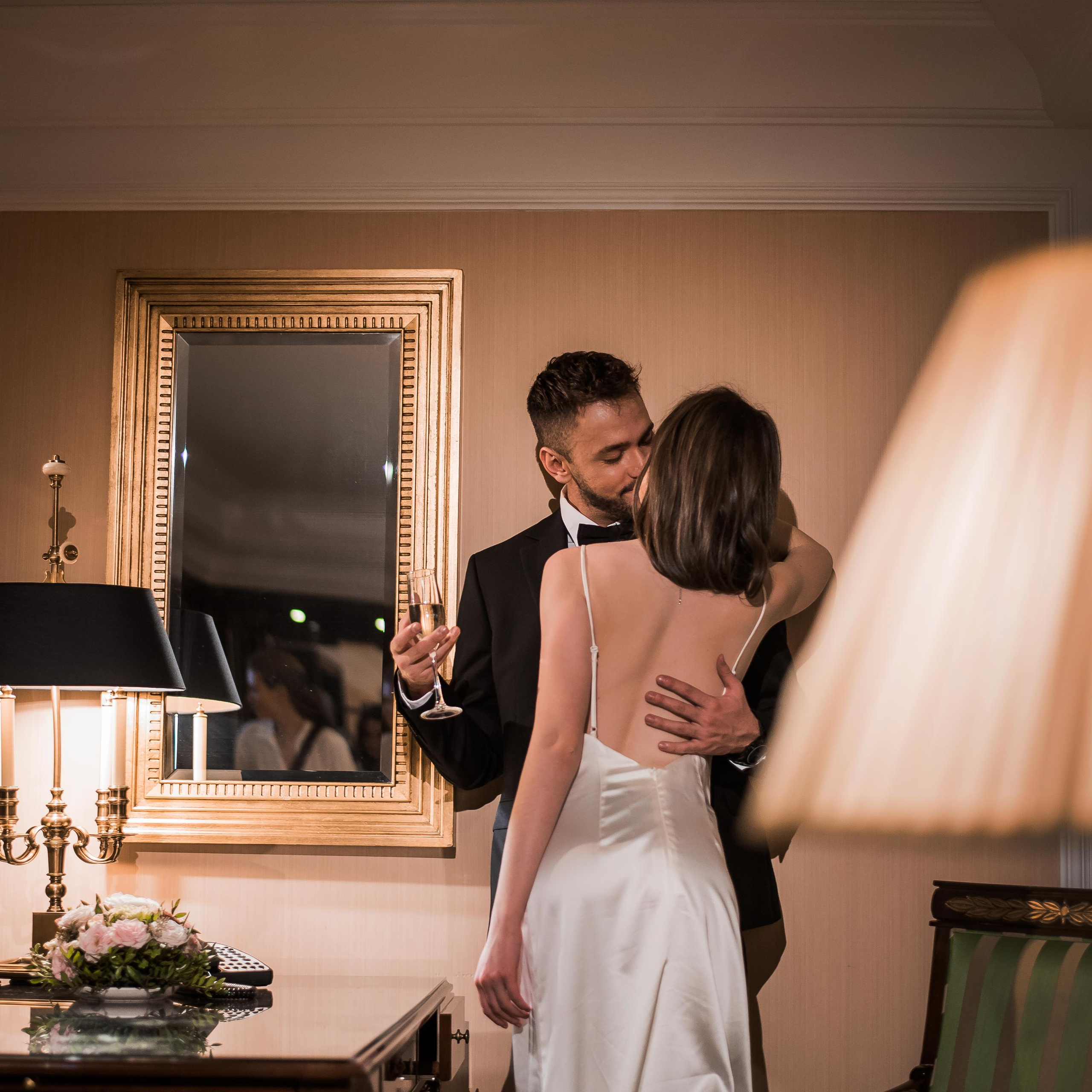 love-story, страсть, свадебная съемка в отеле