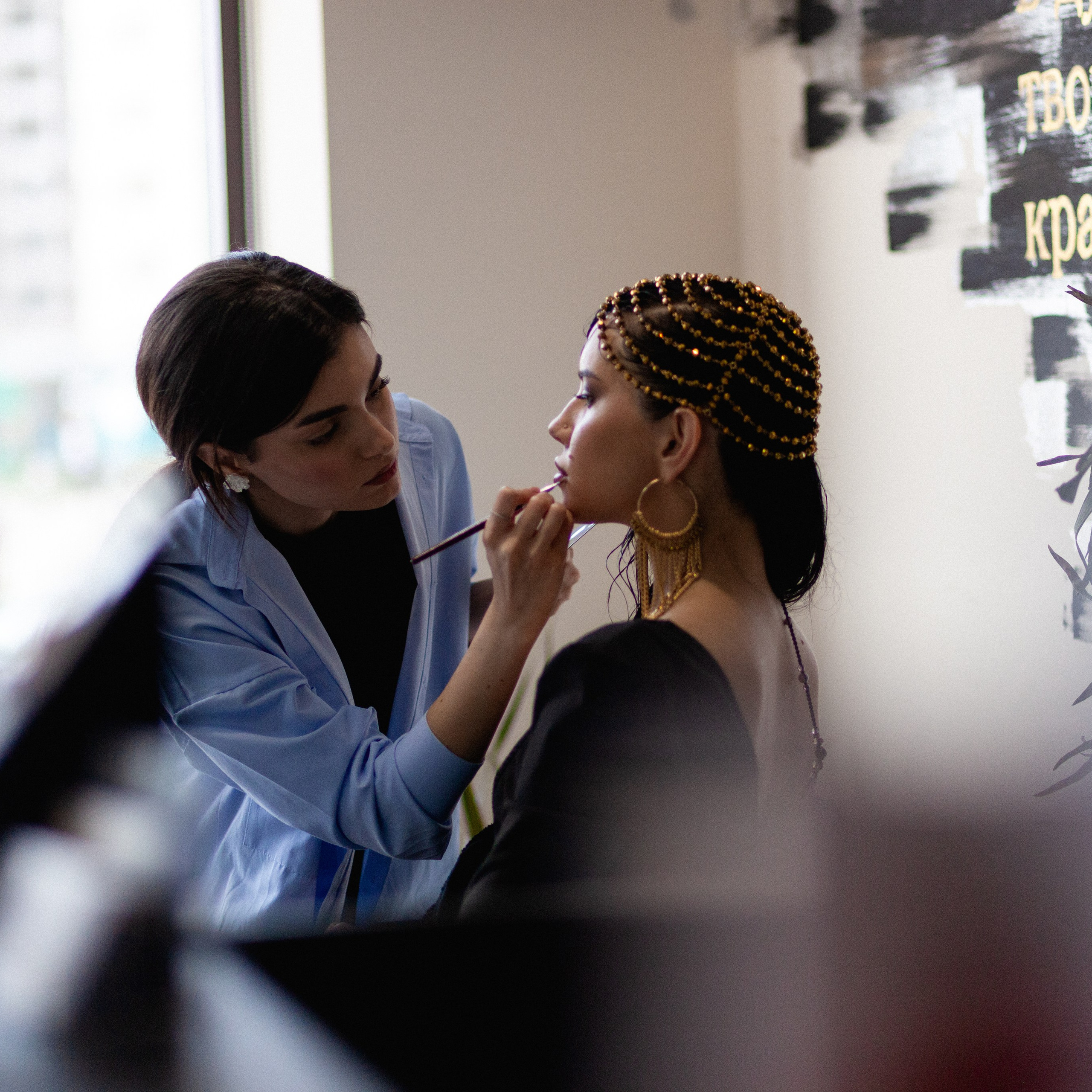 салон изнутри, подготовка для афиши 24